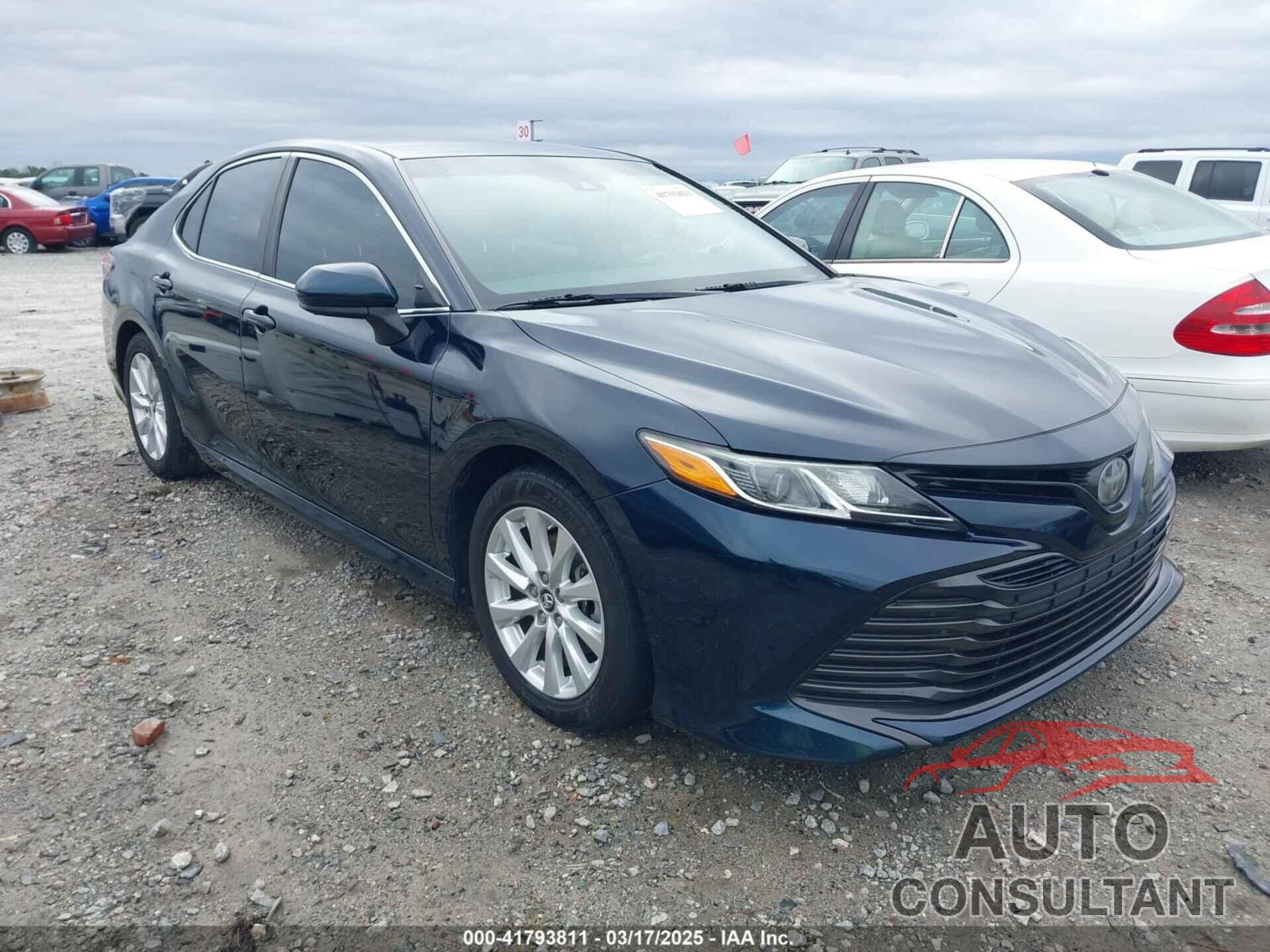 TOYOTA CAMRY 2018 - 4T1B11HK5JU515602