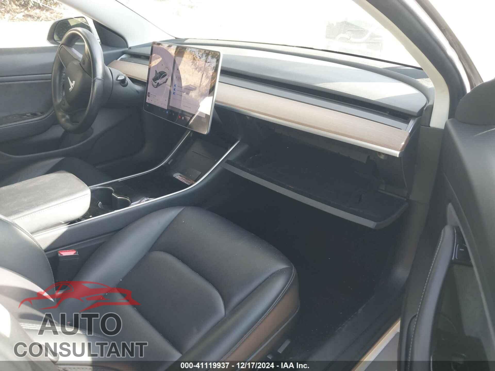 TESLA MODEL 3 2018 - 5YJ3E1EB5JF084379