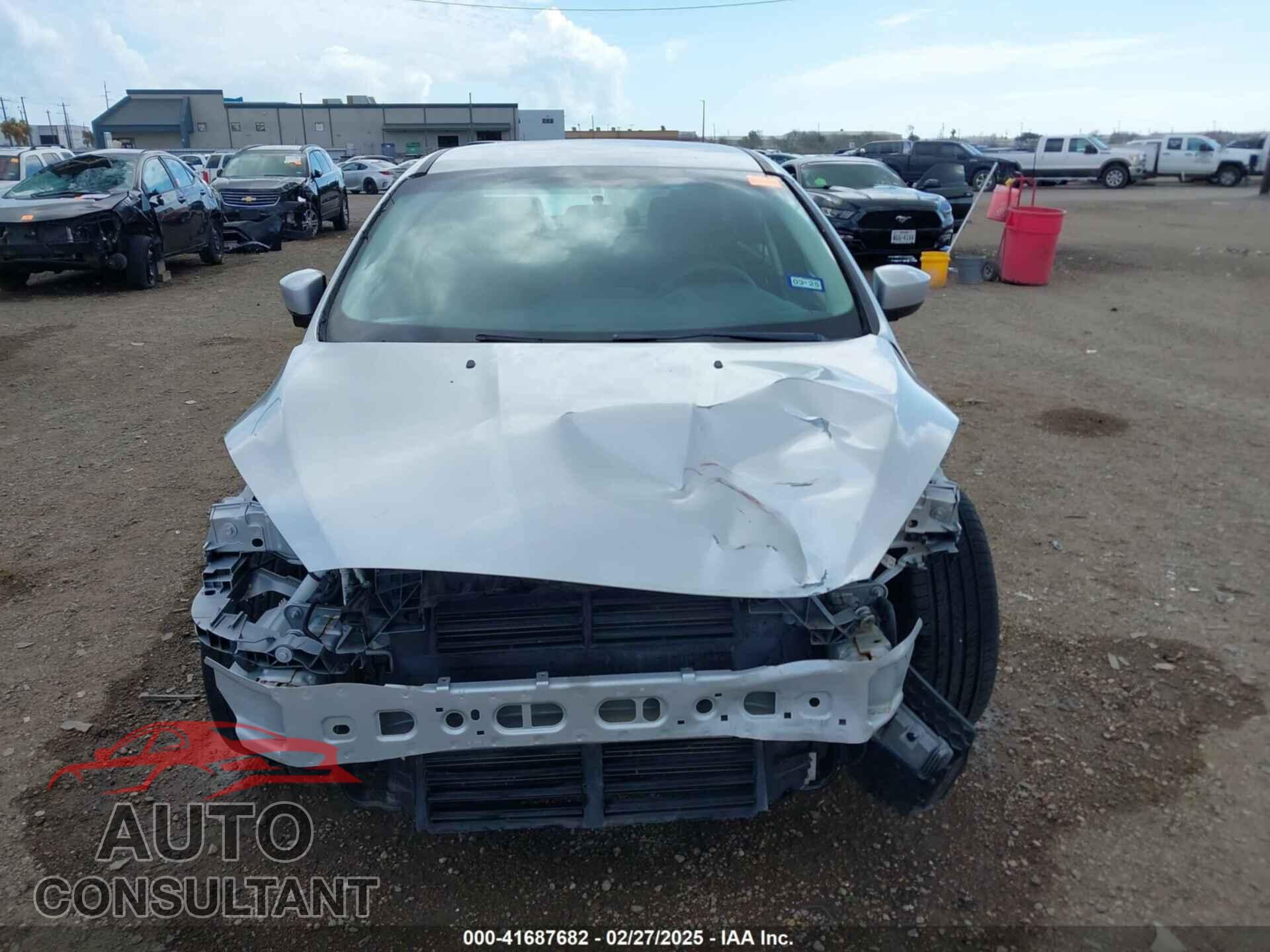 FORD FOCUS 2018 - 1FADP3F2XJL246535