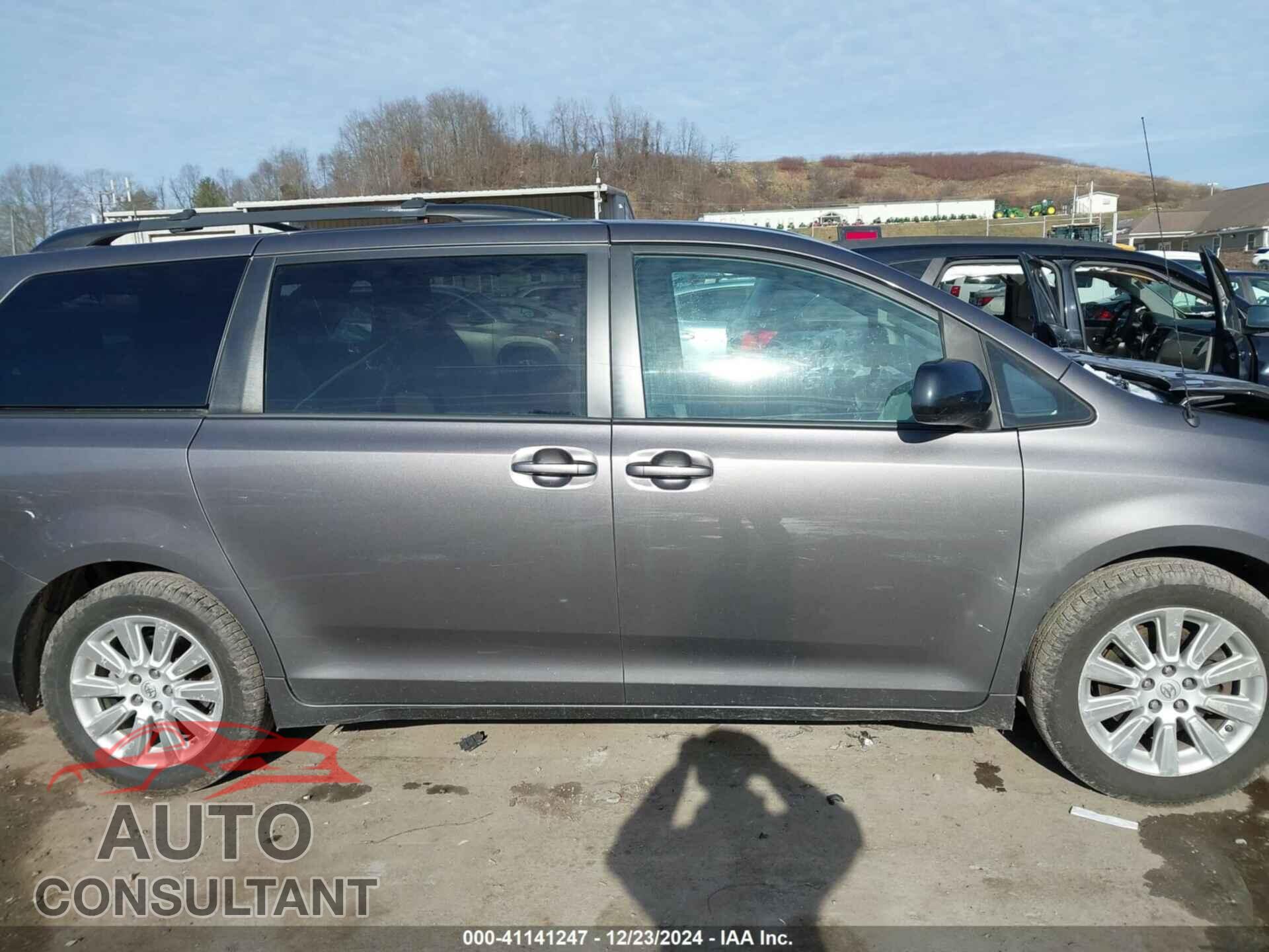 TOYOTA SIENNA 2013 - 5TDJK3DC8DS056730