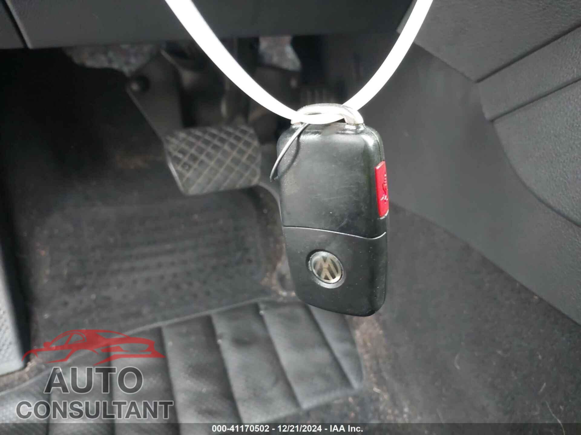 VOLKSWAGEN JETTA 2017 - 3VWDB7AJ2HM380007