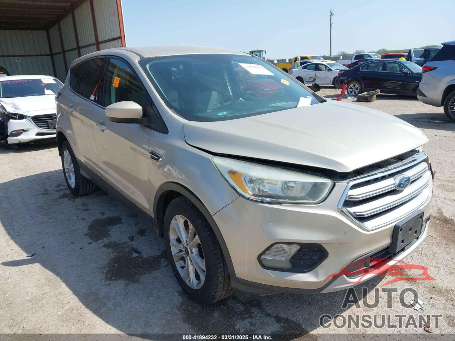 FORD ESCAPE 2017 - 1FMCU0GD3HUC47359