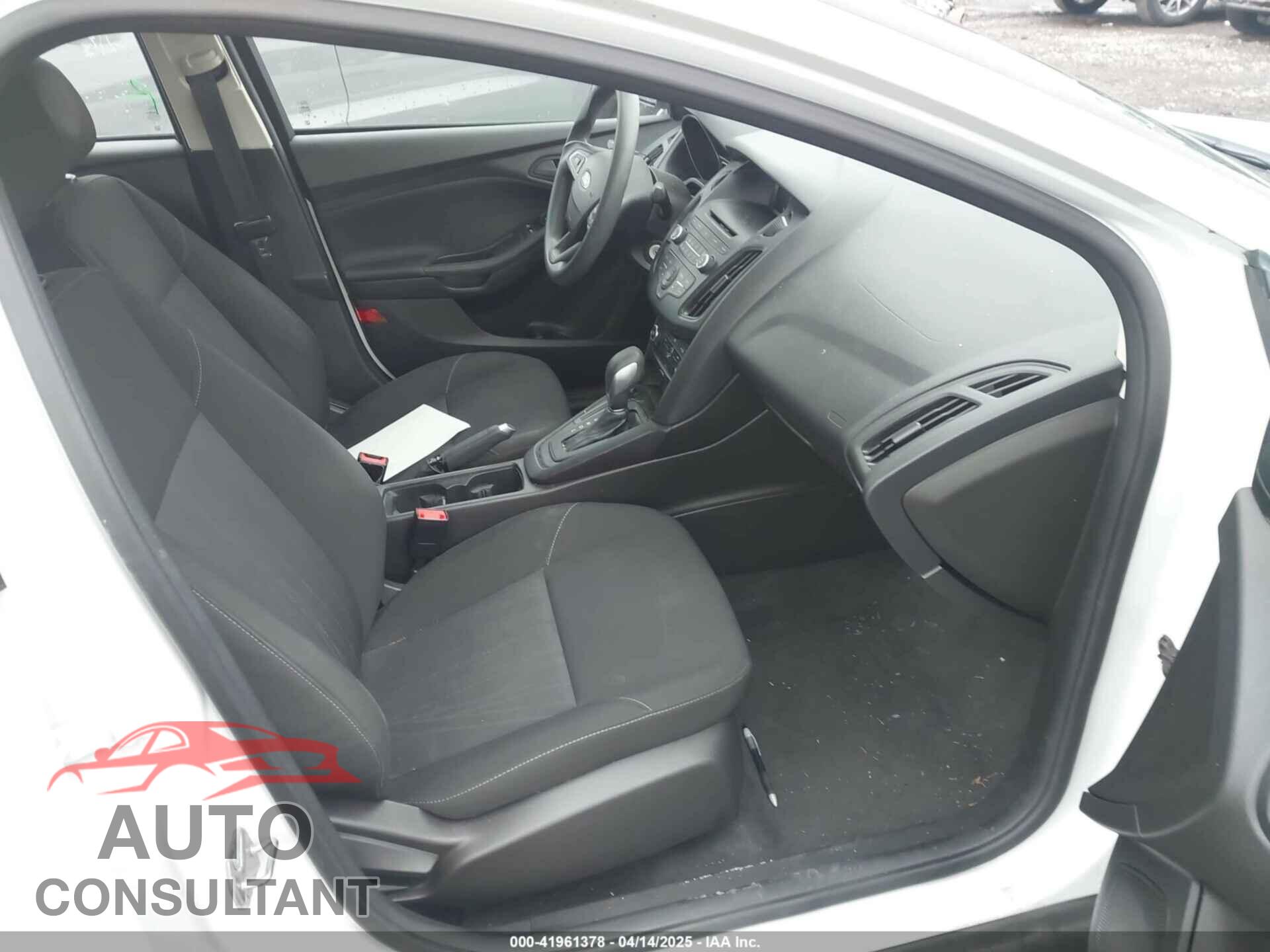 FORD FOCUS 2015 - 1FADP3E28FL294527