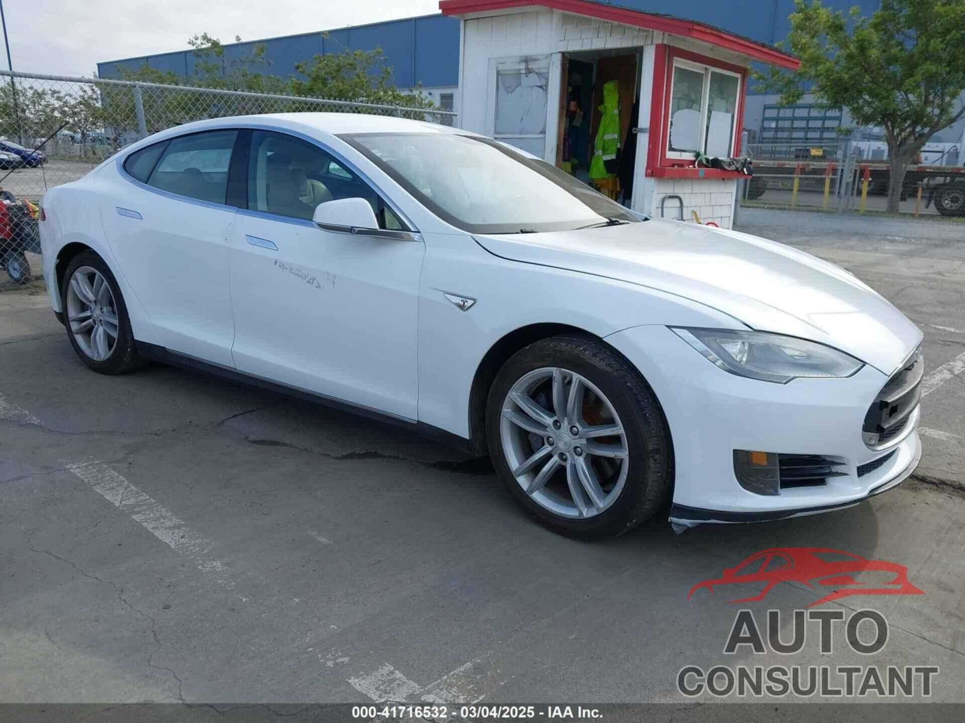 TESLA MODEL S 2013 - 5YJSA1DG2DFP07739