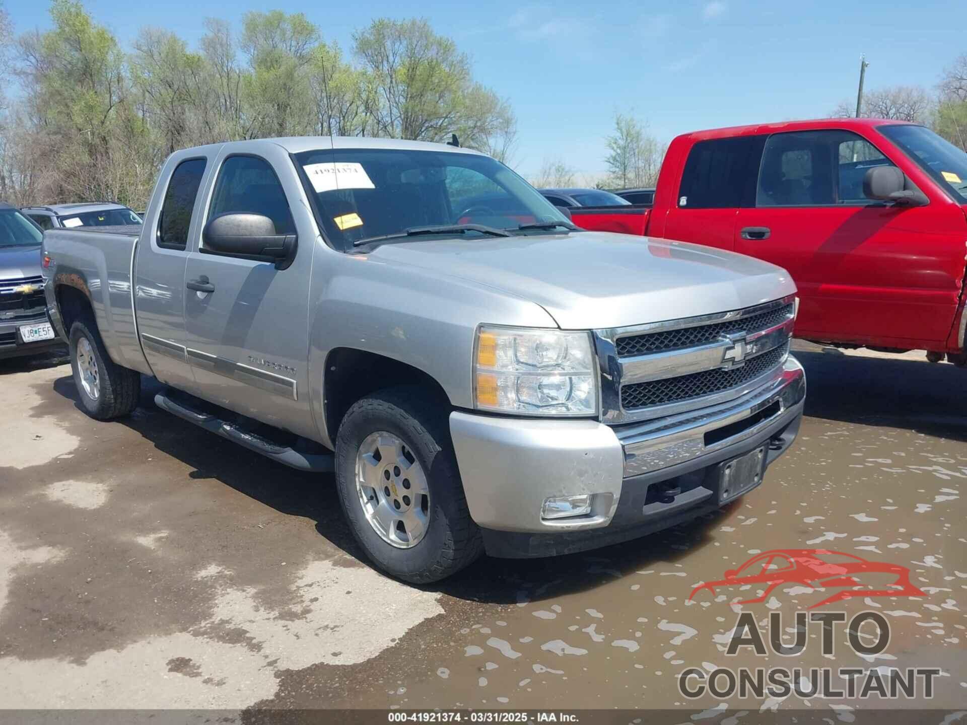CHEVROLET SILVERADO 1500 2011 - 1GCRKSE39BZ388702
