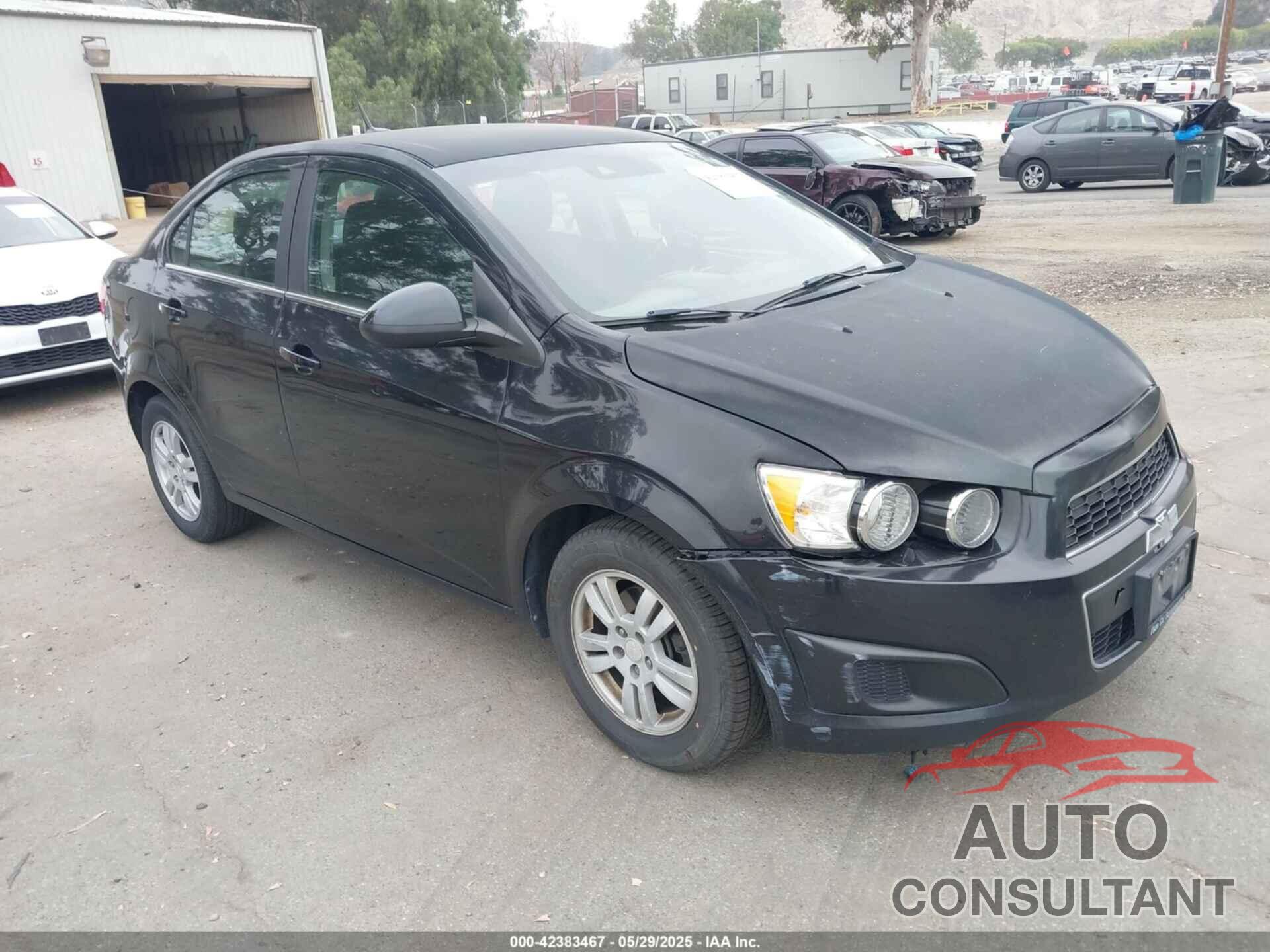 CHEVROLET SONIC 2014 - 1G1JC5SB4E4153240