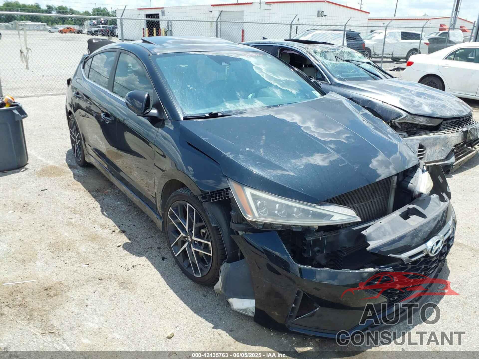 HYUNDAI ELANTRA 2019 - KMHD04LB9KU819795