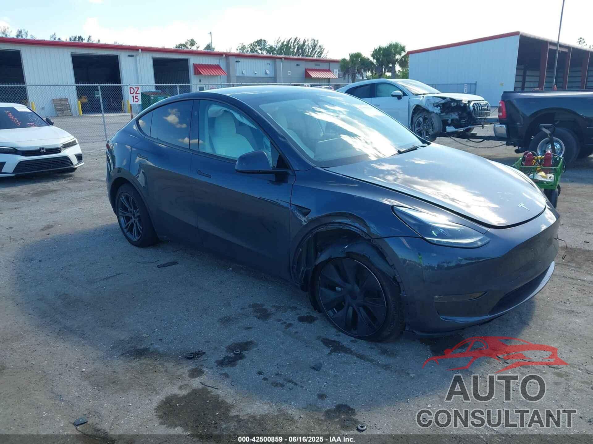 TESLA MODEL Y 2025 - 7SAYGDEE0SA338755