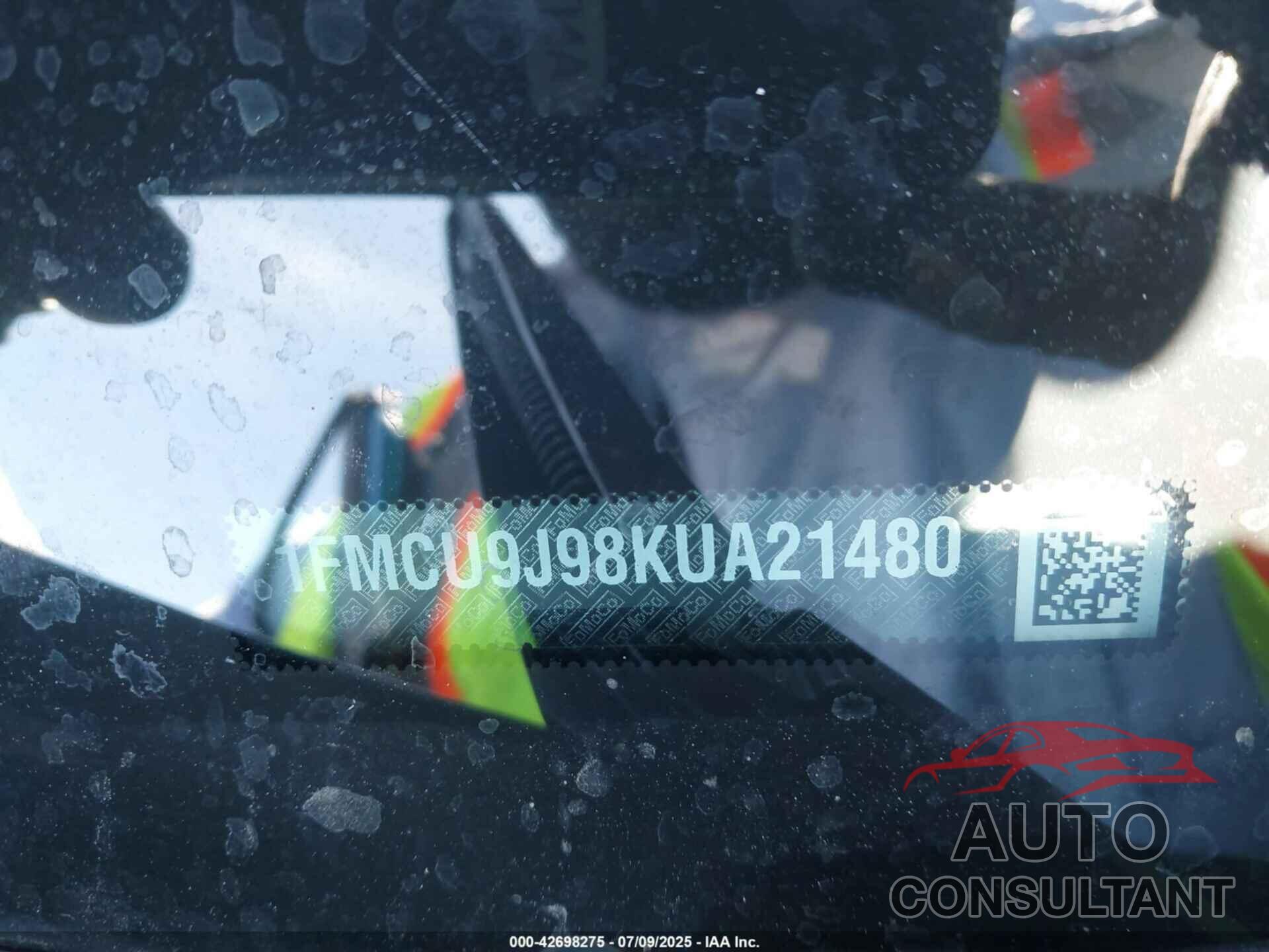 FORD ESCAPE 2019 - 1FMCU9J98KUA21480