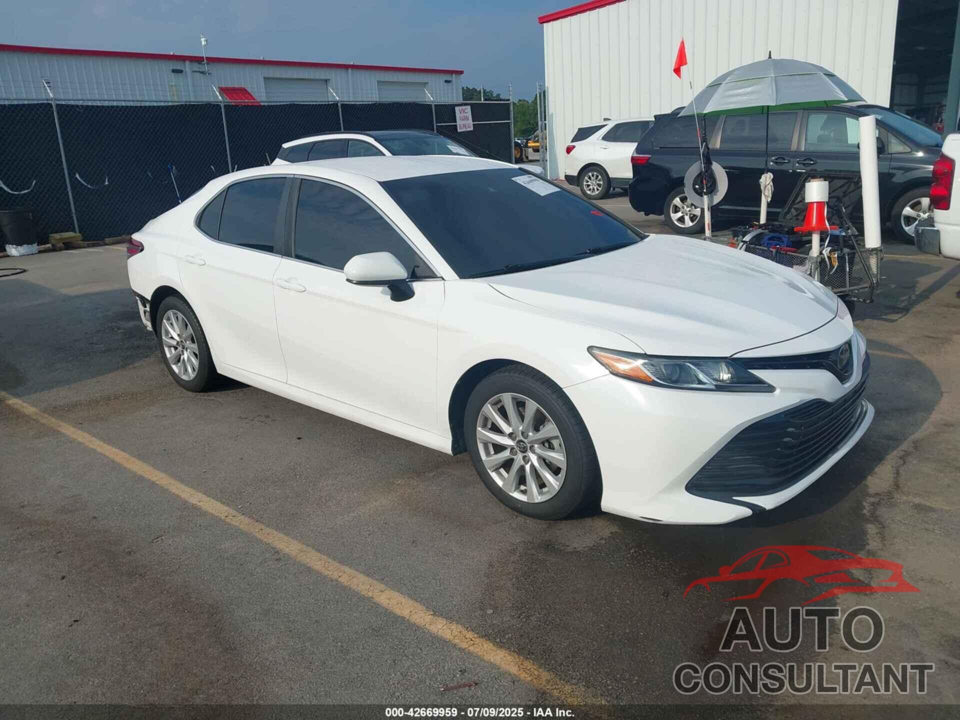 TOYOTA CAMRY 2018 - 4T1B11HK5JU054529