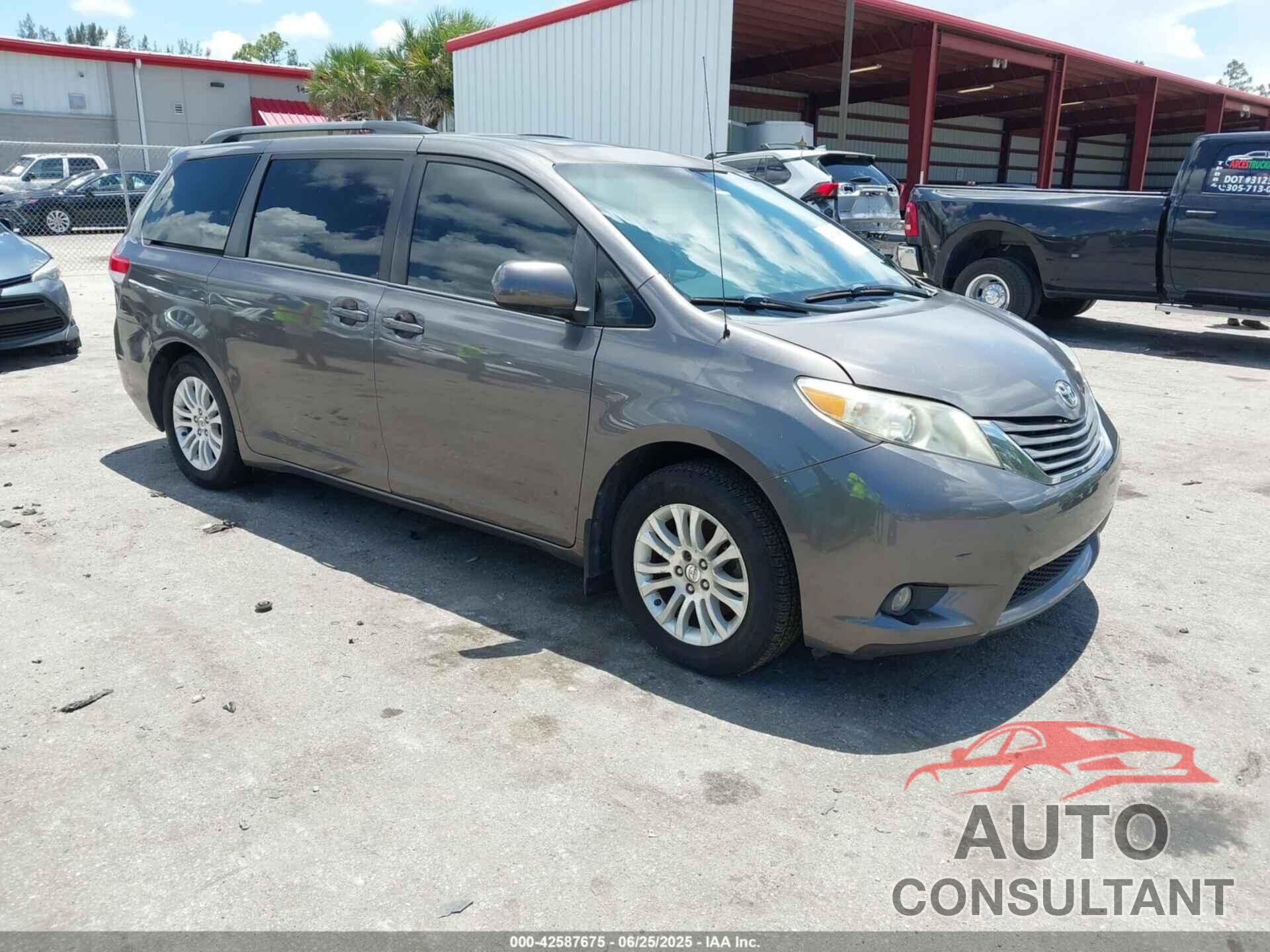 TOYOTA SIENNA 2011 - 5TDYK3DC5BS045504
