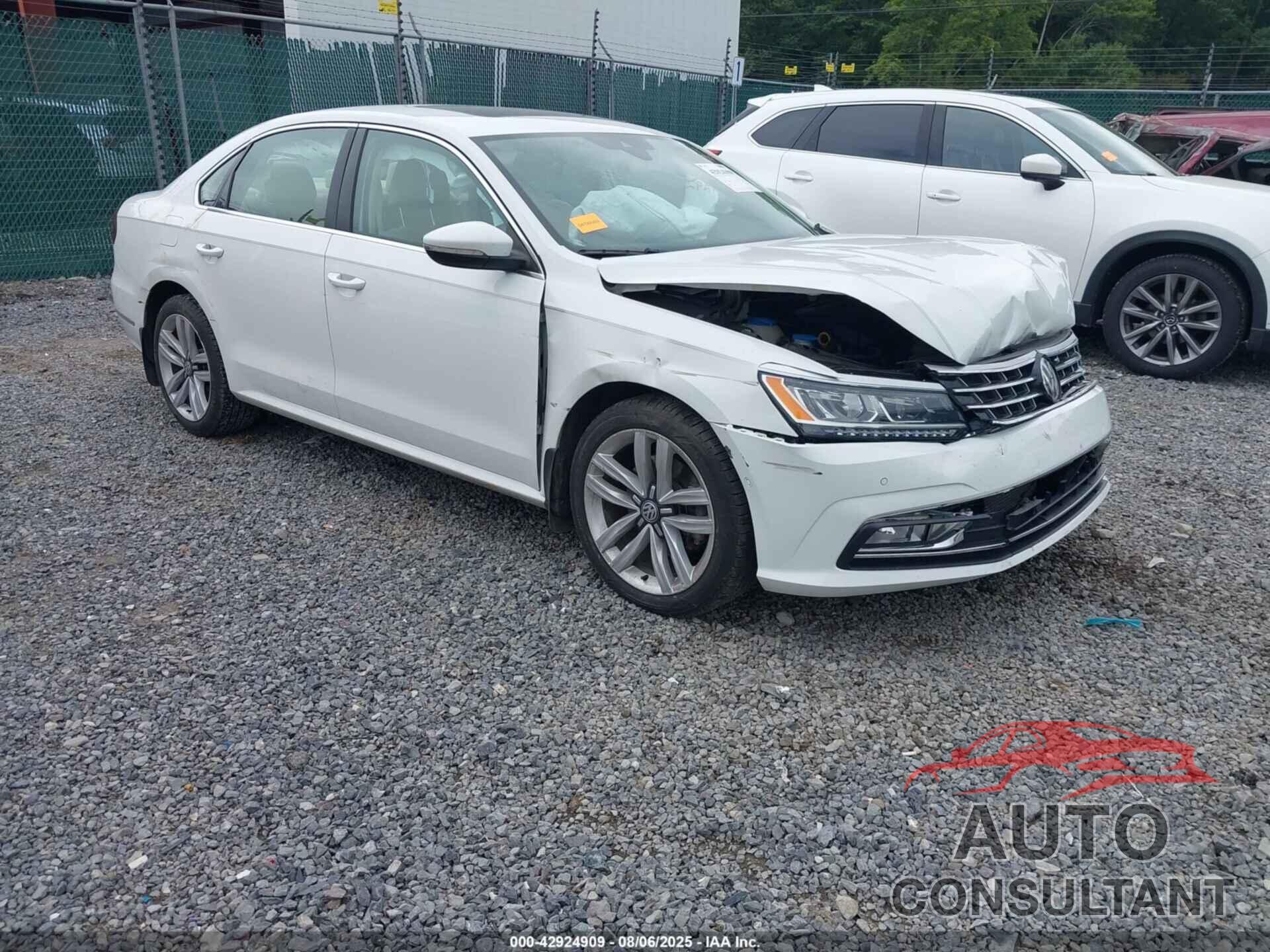 VOLKSWAGEN PASSAT 2017 - 1VWCT7A33HC054597