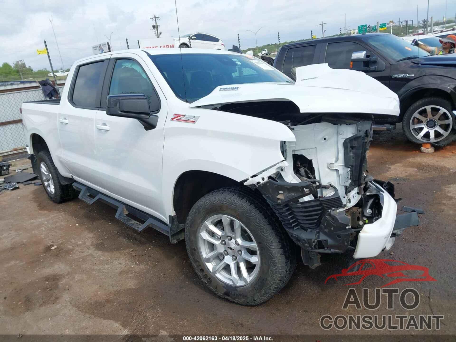 CHEVROLET SILVERADO 1500 2023 - 1GCUDEE84PZ204646