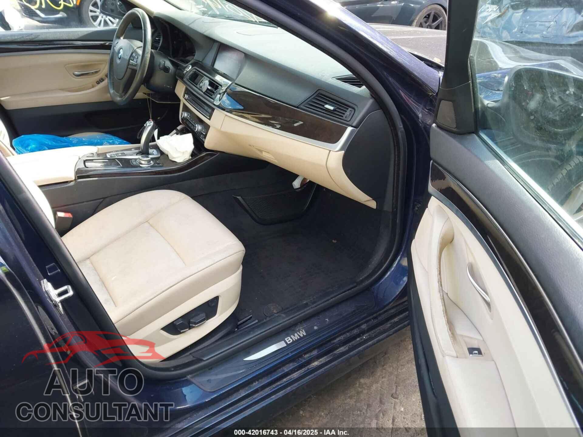 BMW 528I 2012 - WBAXH5C55CDW08859