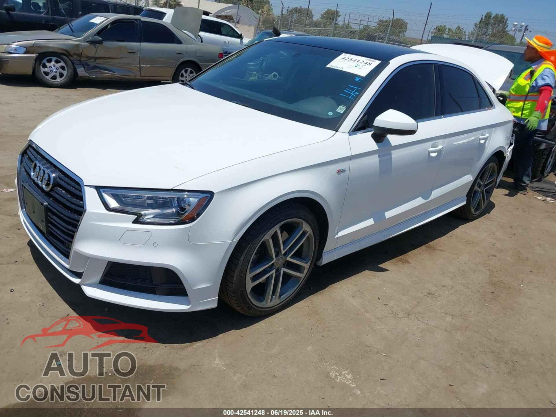 AUDI A3 2018 - WAUGUGFF6J1034427