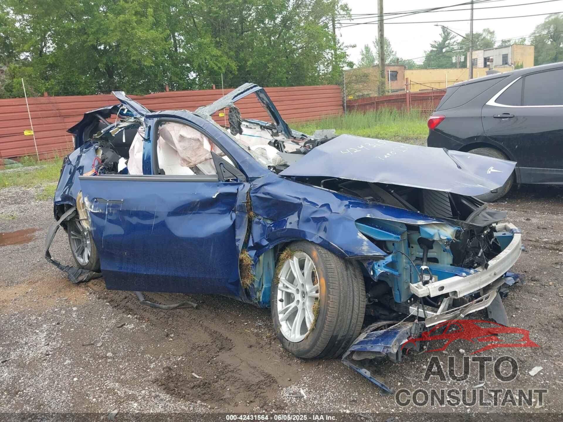 TESLA MODEL Y 2024 - 7SAYGDEE0RA238102