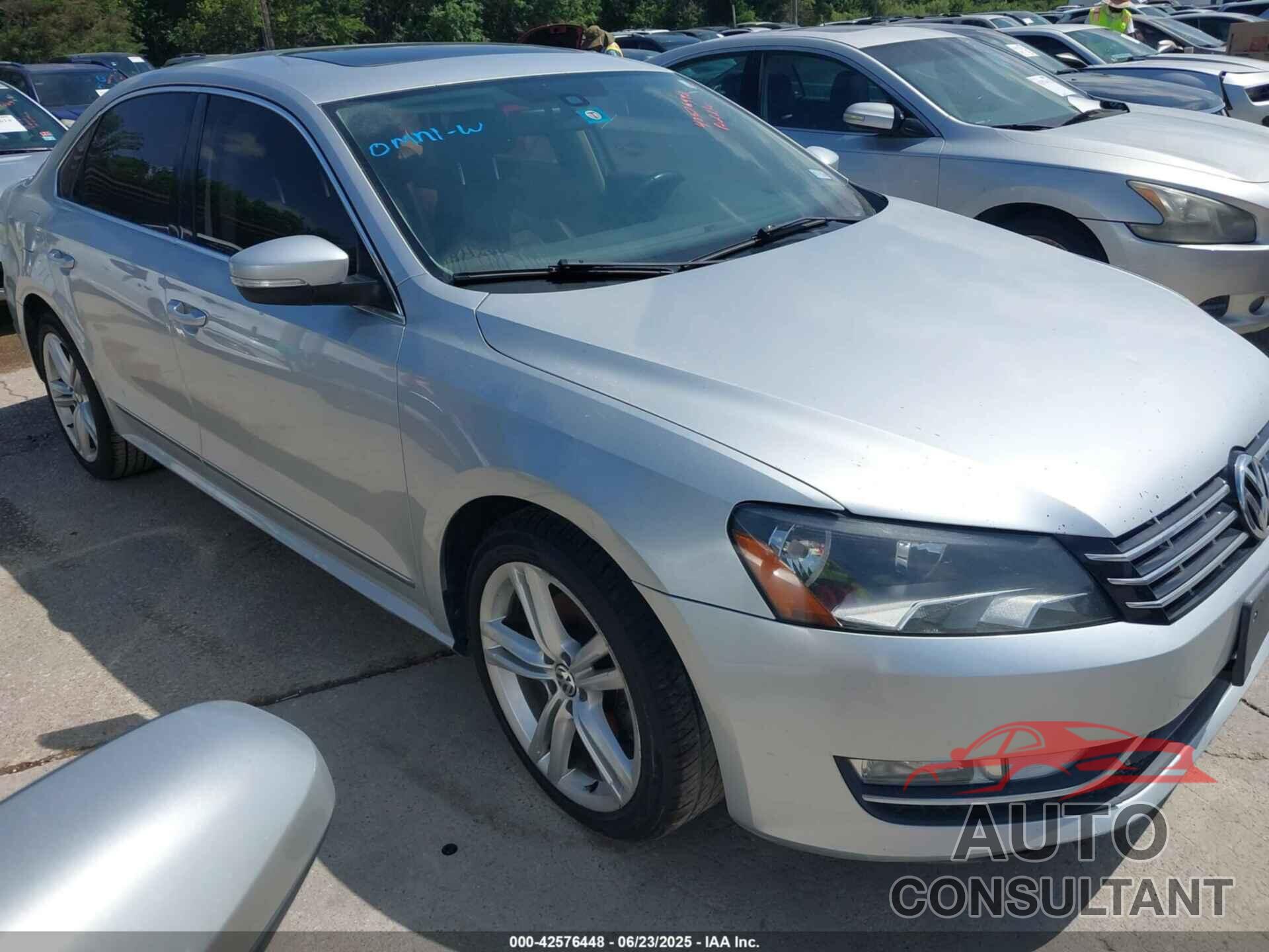 VOLKSWAGEN PASSAT 2015 - 1VWCV7A39FC013012