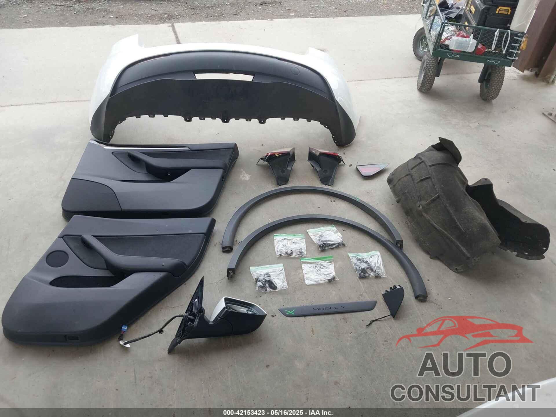 TESLA MODEL Y 2023 - 7SAYGAEE8PF809009