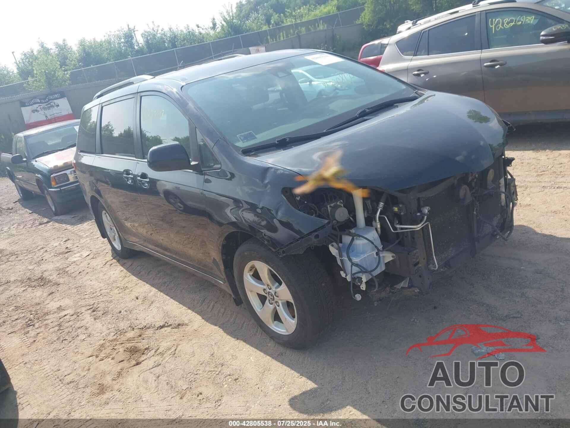 TOYOTA SIENNA 2018 - 5TDKZ3DCXJS958579