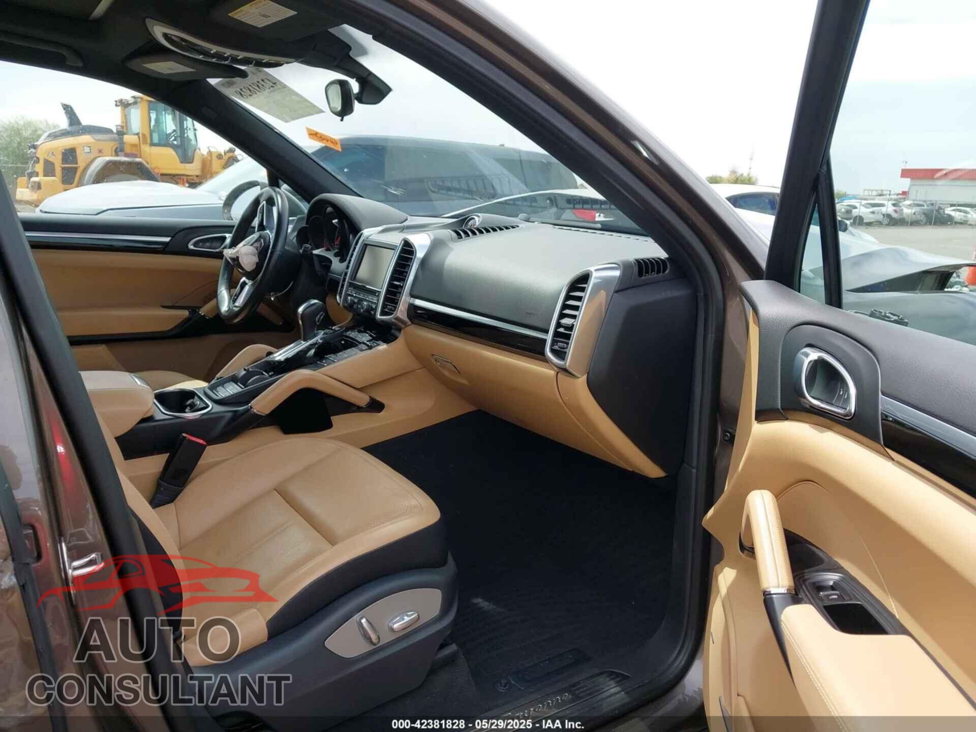 PORSCHE CAYENNE 2016 - WP1AA2A29GLA01796