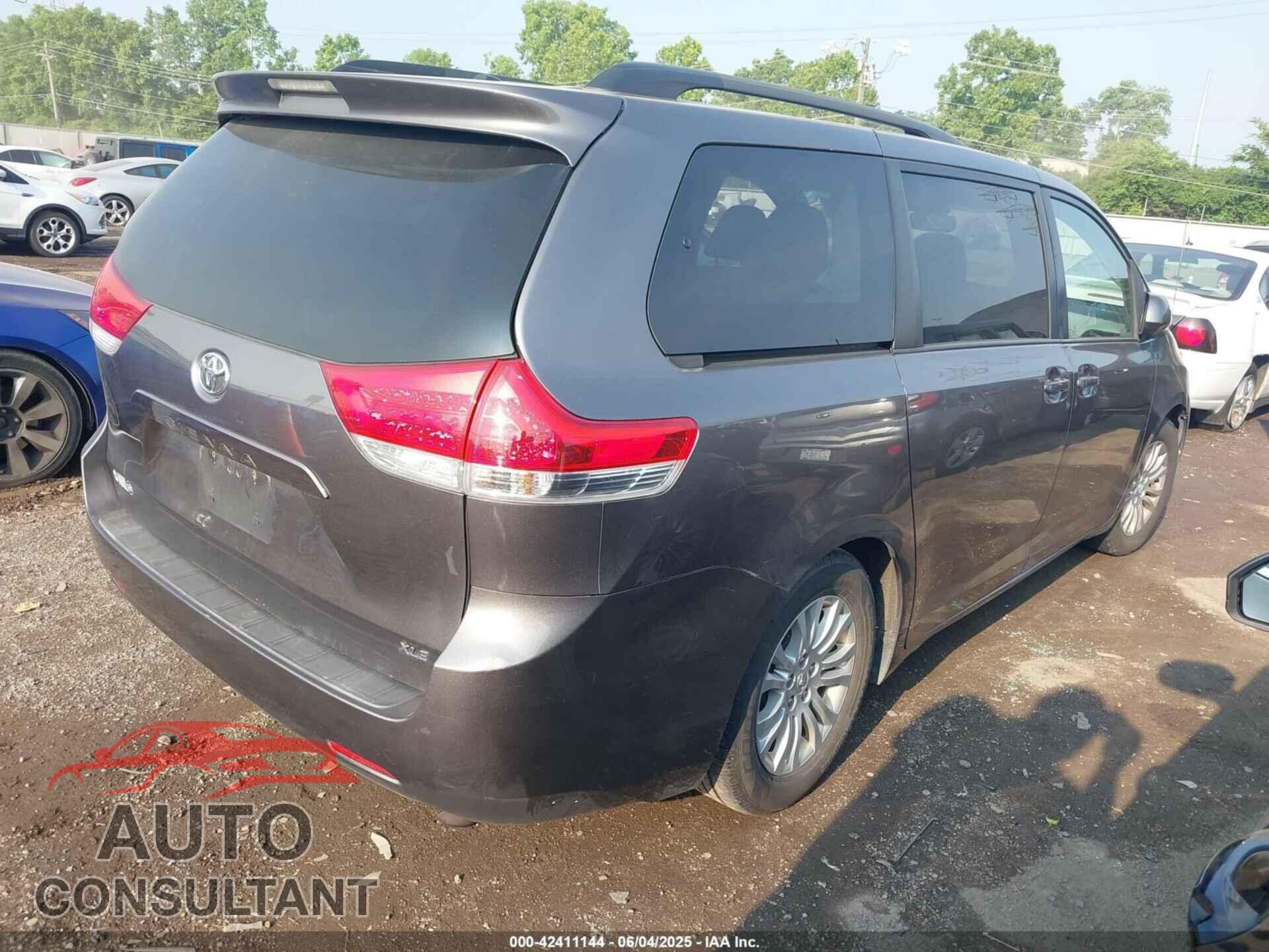 TOYOTA SIENNA 2011 - 5TDYK3DC7BS038411