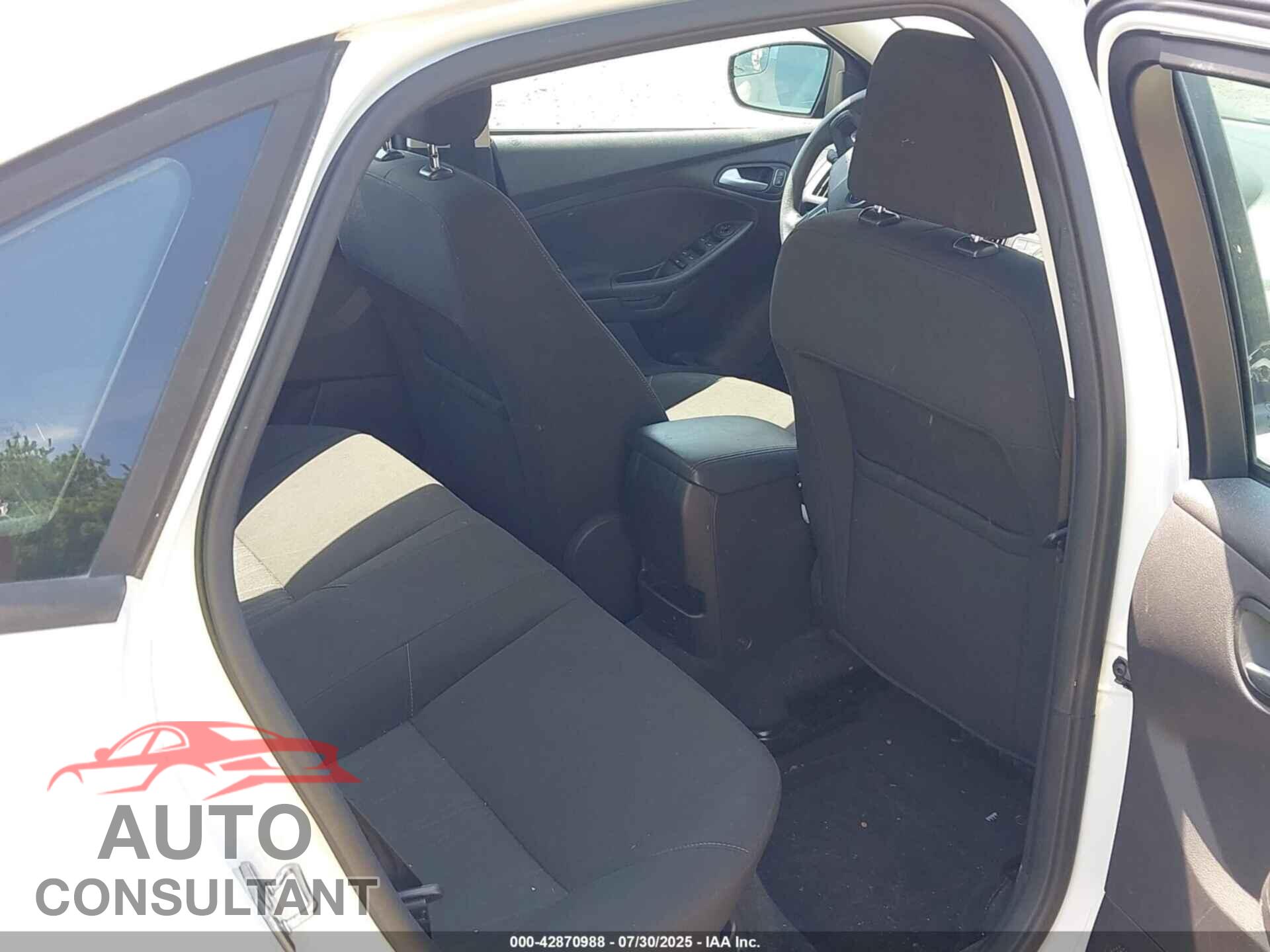 FORD FOCUS 2015 - 1FADP3F2XFL213977