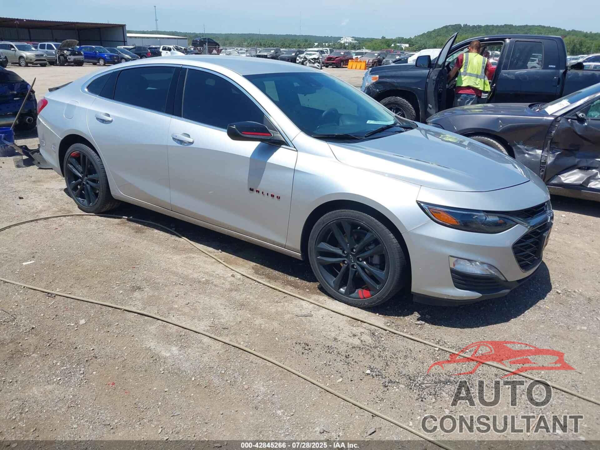 CHEVROLET MALIBU 2022 - 1G1ZD5ST9NF174839
