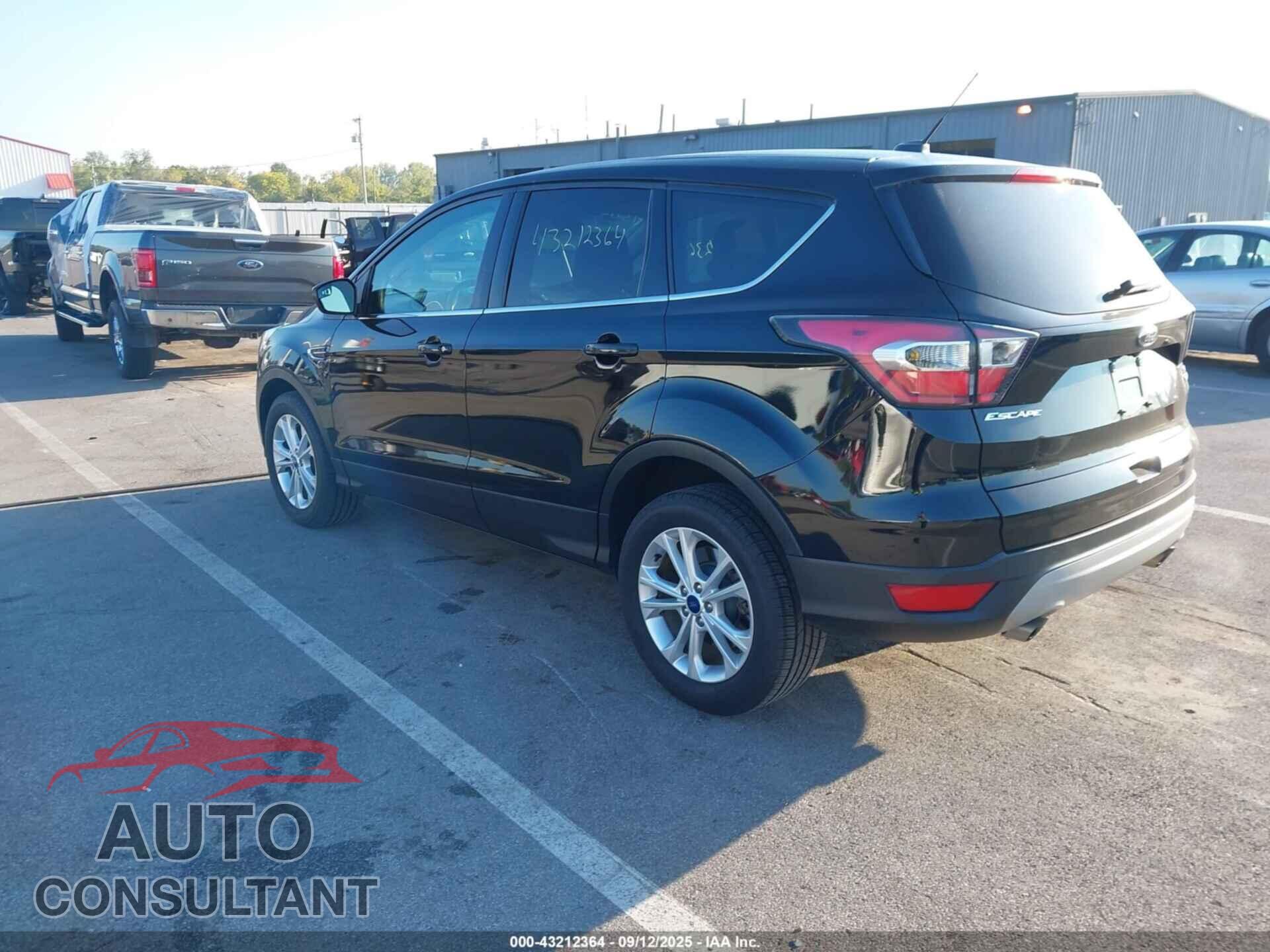 FORD ESCAPE 2017 - 1FMCU9G94HUB08664