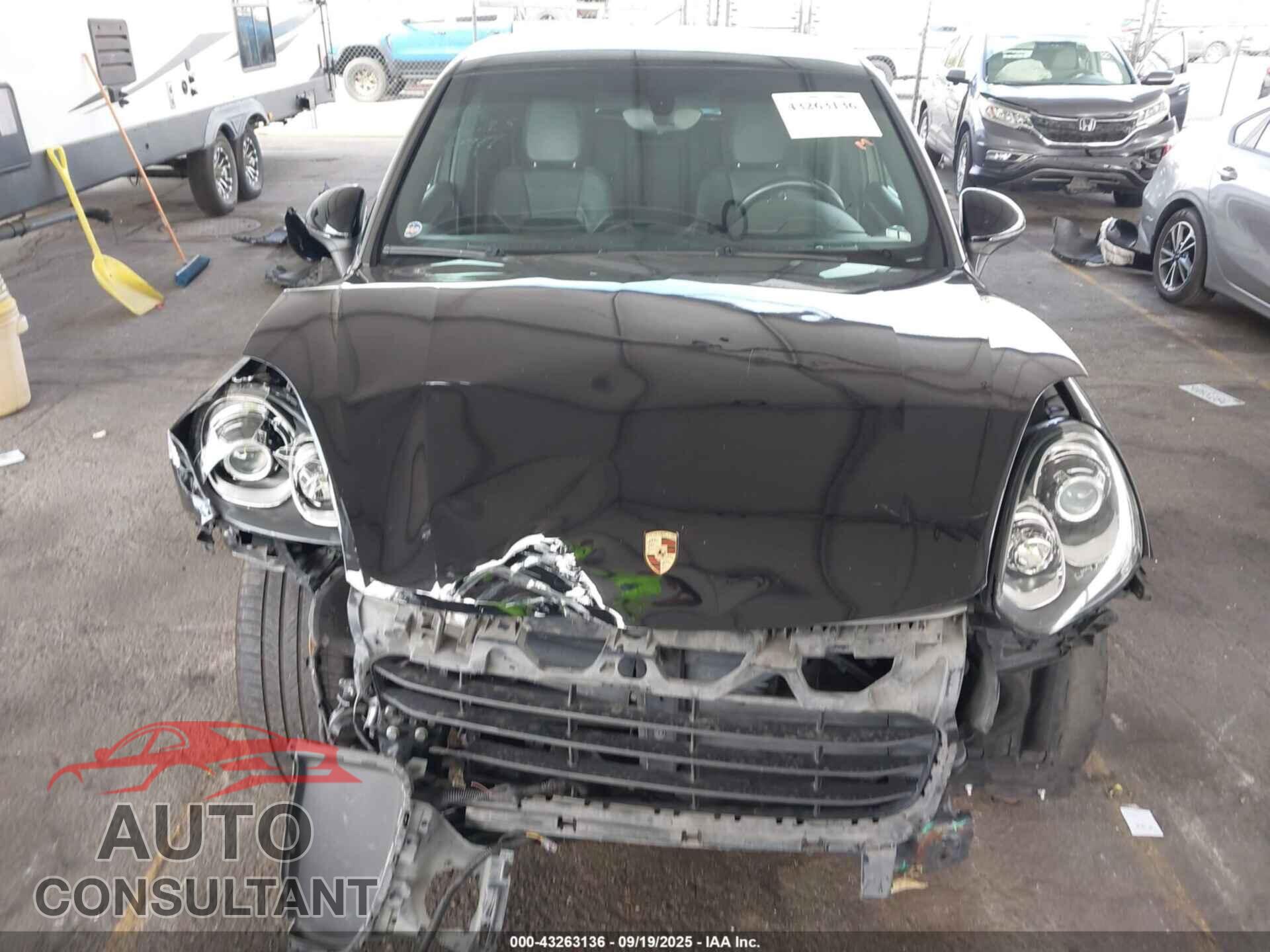 PORSCHE CAYENNE 2016 - WP1AA2A22GLA03311