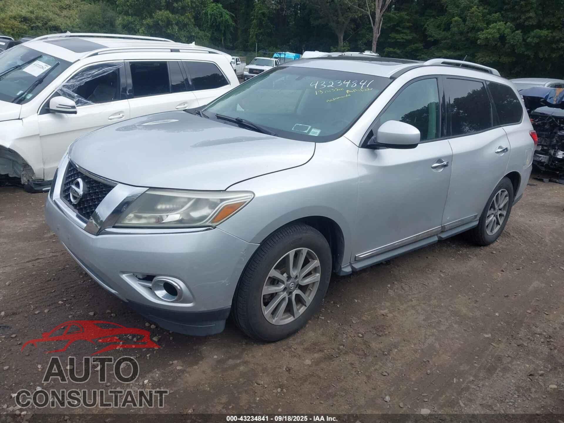 NISSAN PATHFINDER 2013 - 5N1AR2MM0DC681098