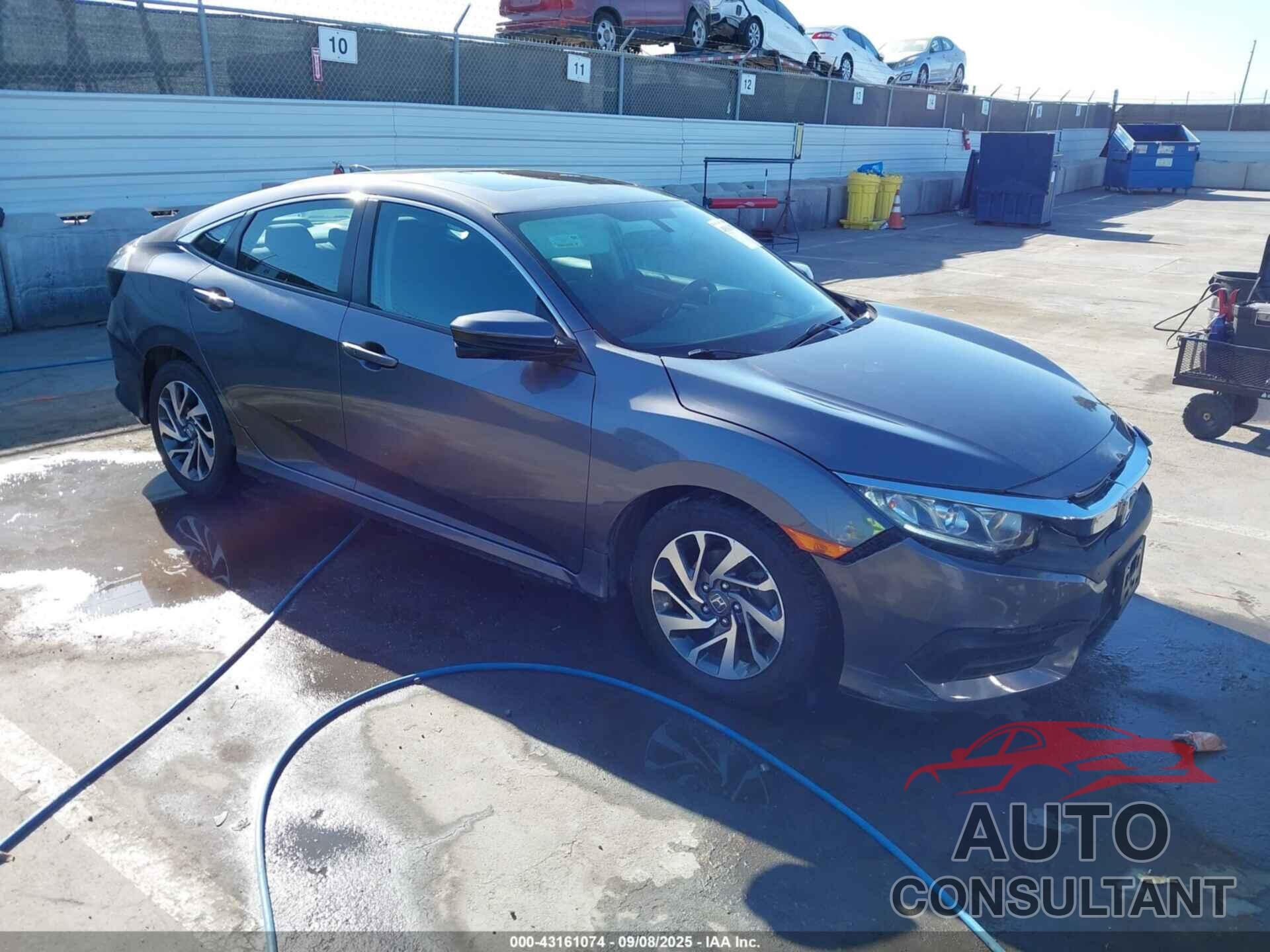 HONDA CIVIC 2018 - 2HGFC2F78JH532029
