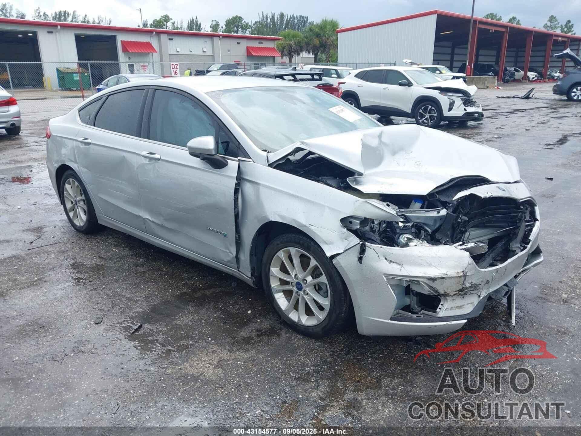 FORD FUSION HYBRID 2019 - 3FA6P0LU4KR183660