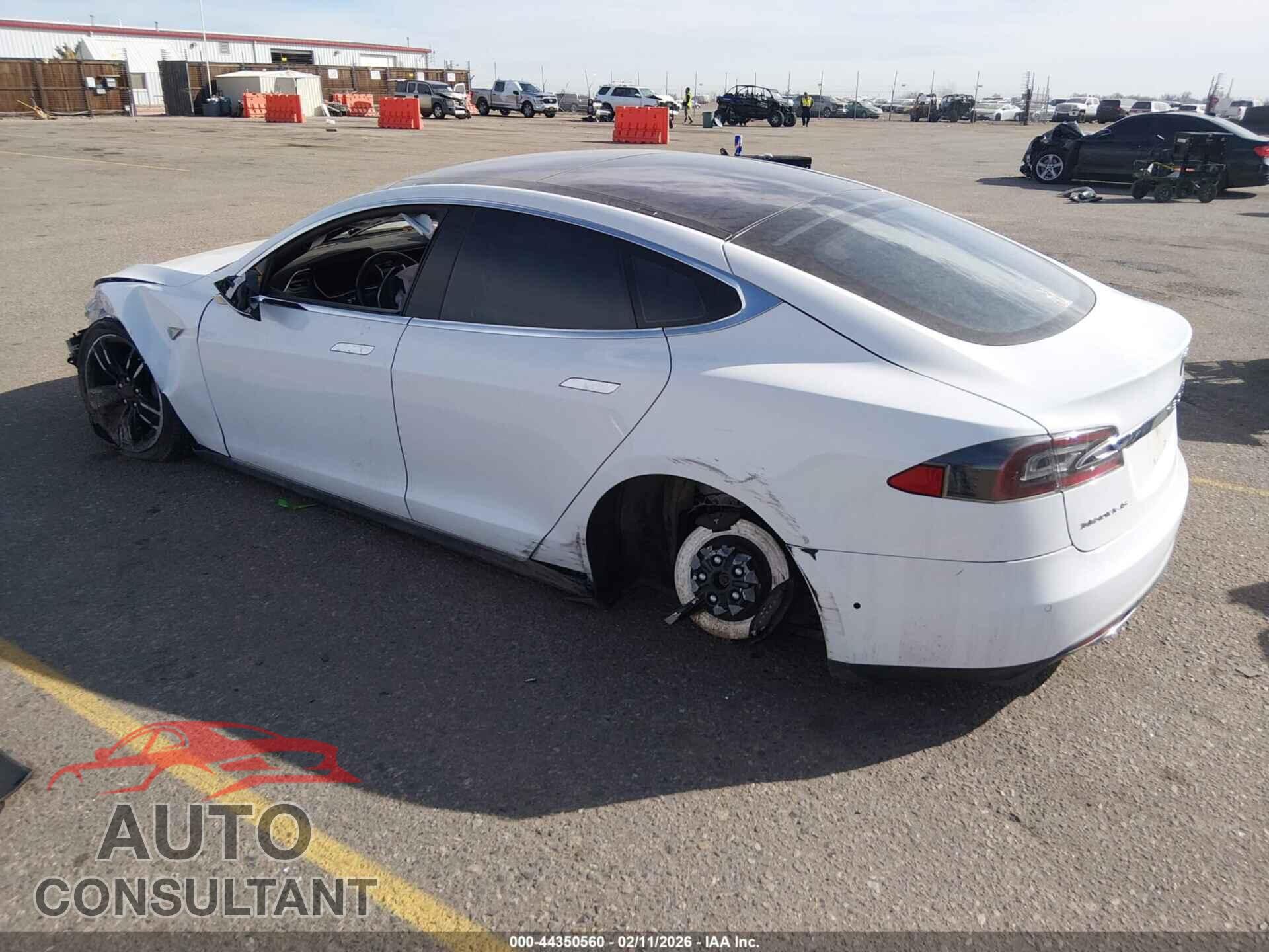 TESLA MODEL S 2015 - 5YJSA1E2XFF117939