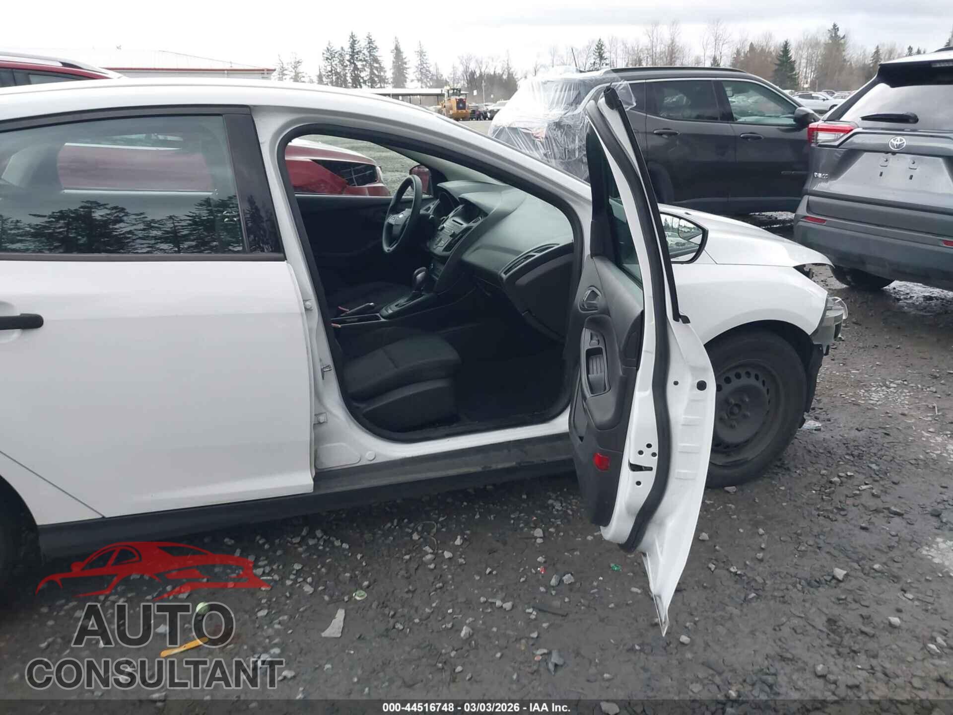 FORD FOCUS 2017 - 1FADP3E28HL348587