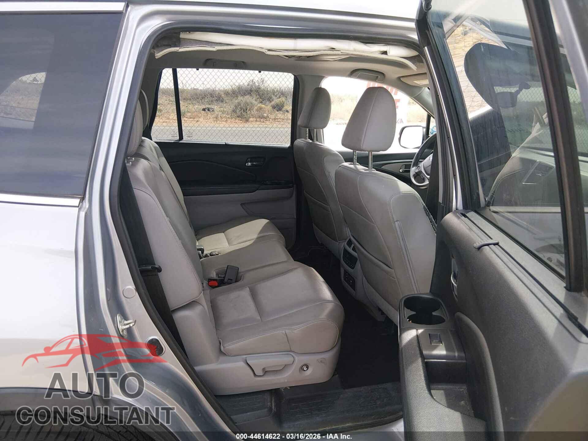 HONDA PILOT 2017 - 5FNYF5H84HB023237