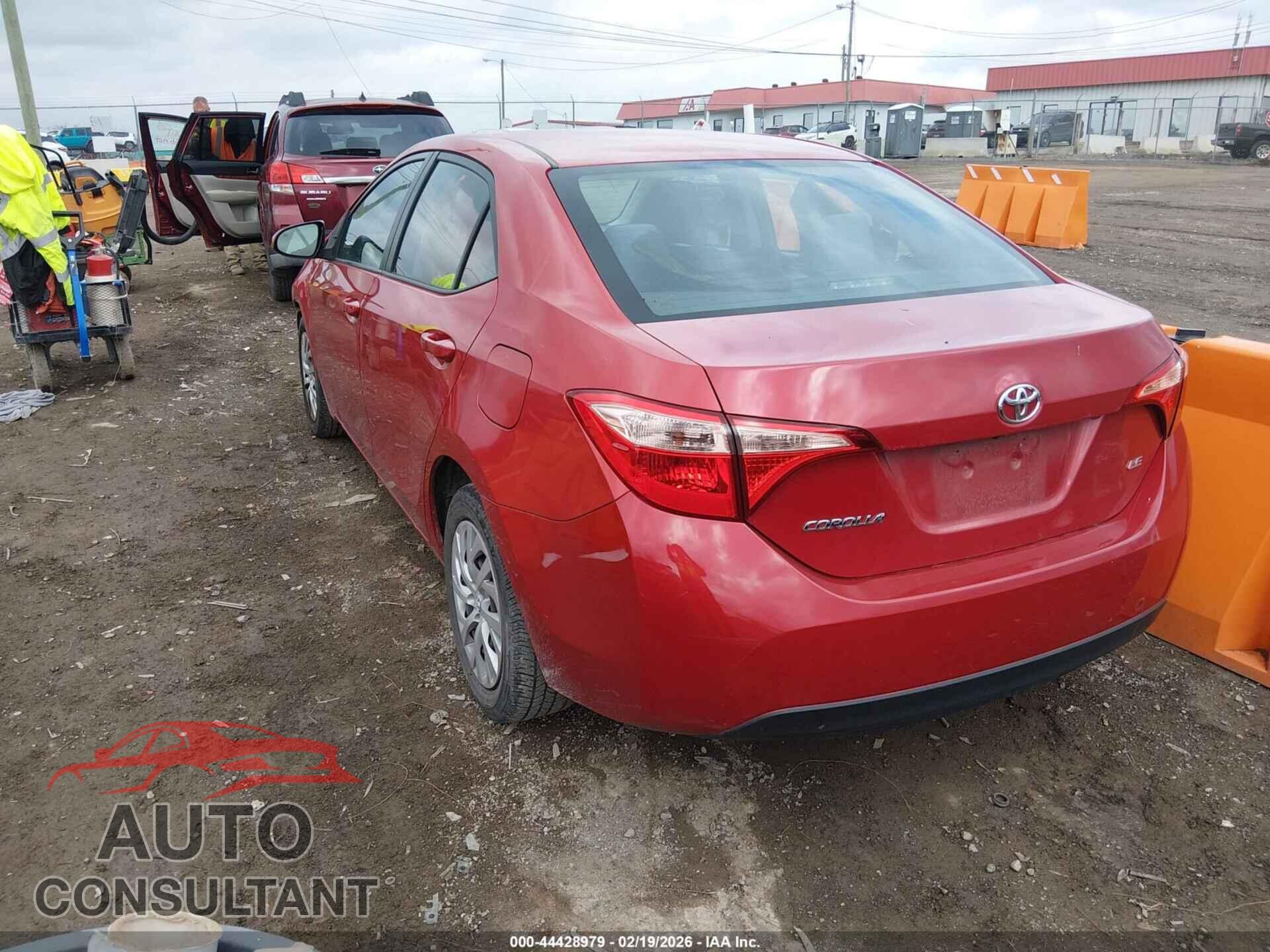 TOYOTA COROLLA 2018 - 5YFBURHE0JP831314