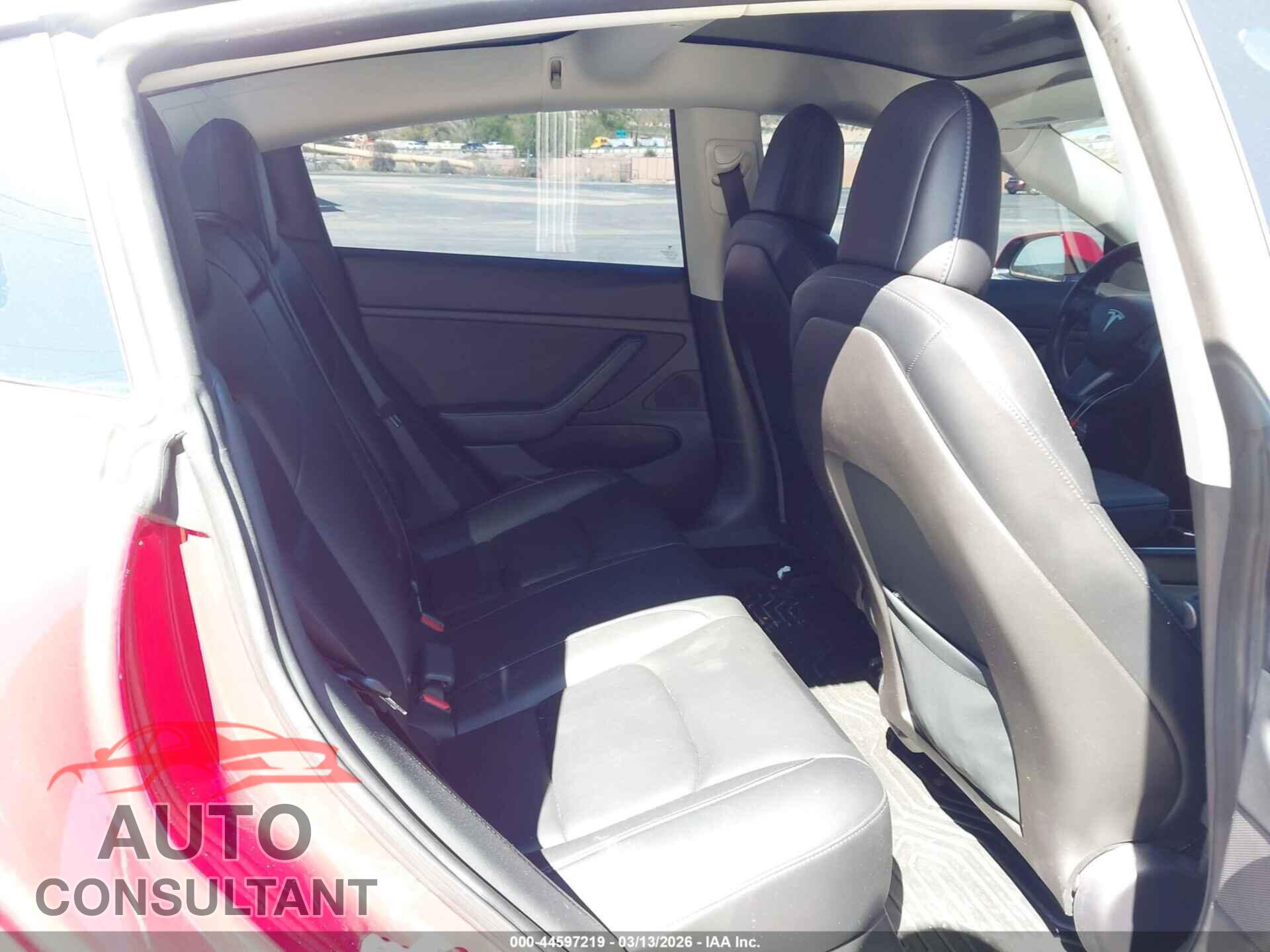TESLA MODEL 3 2019 - 5YJ3E1EA5KF301129