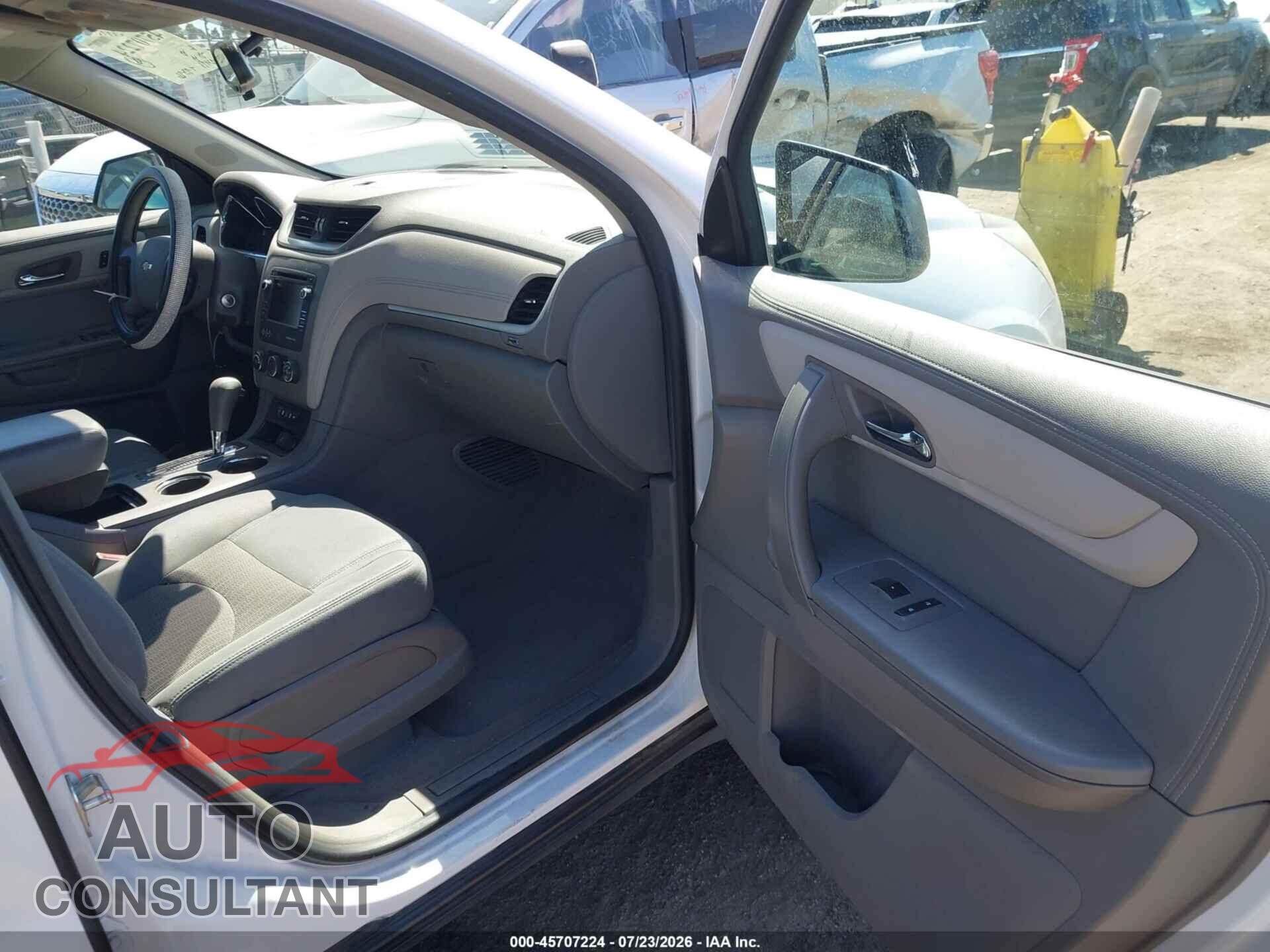 CHEVROLET TRAVERSE 2017 - 1GNKRFKD4HJ343215
