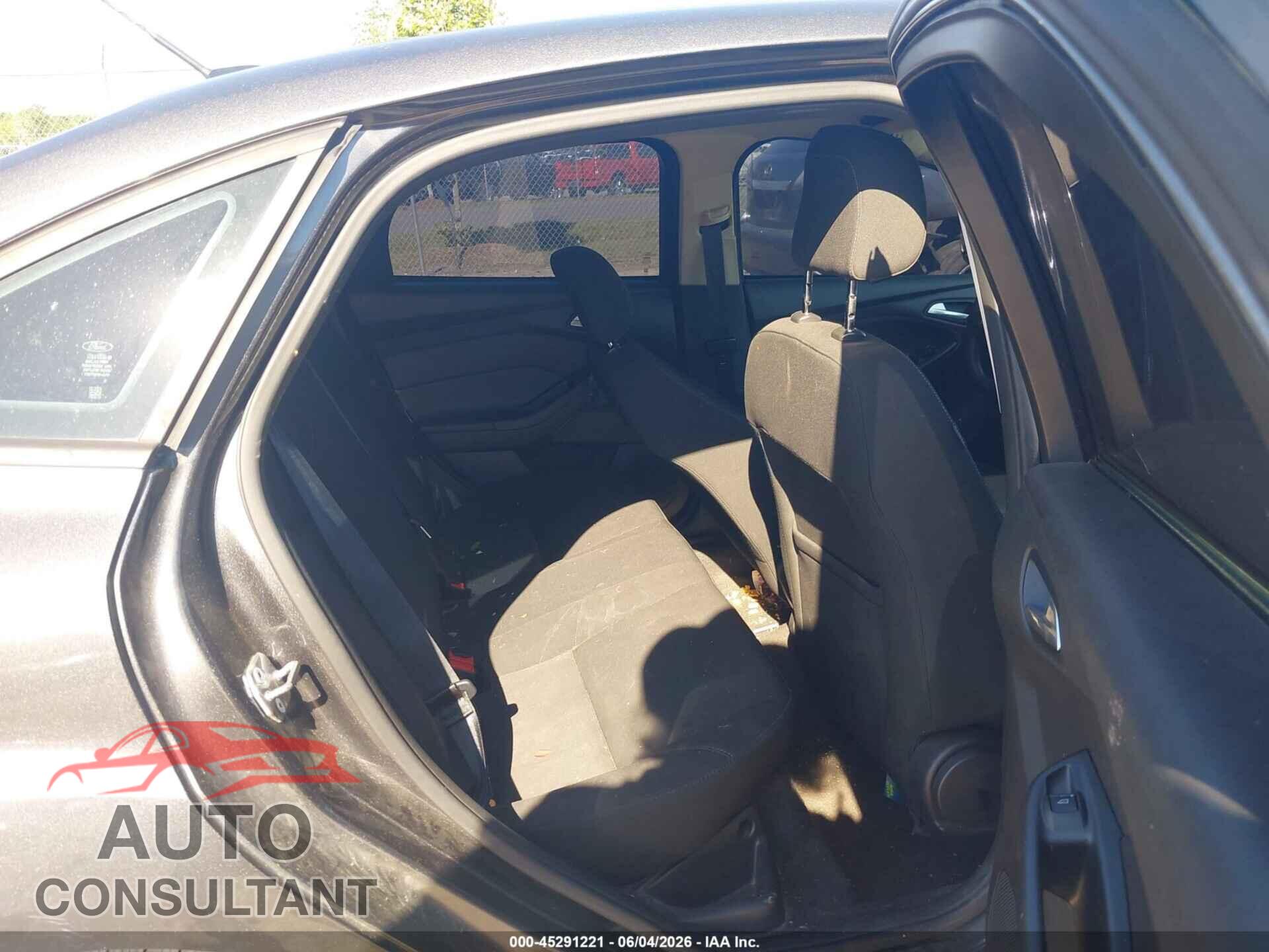 FORD FOCUS 2018 - 1FADP3F29JL280398