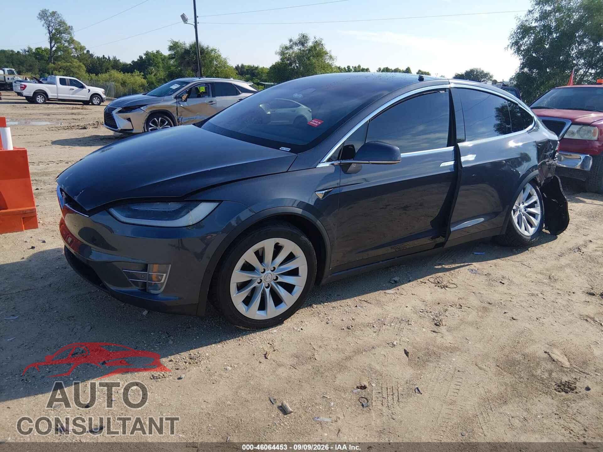 TESLA MODEL X 2018 - 5YJXCBE21JF120100
