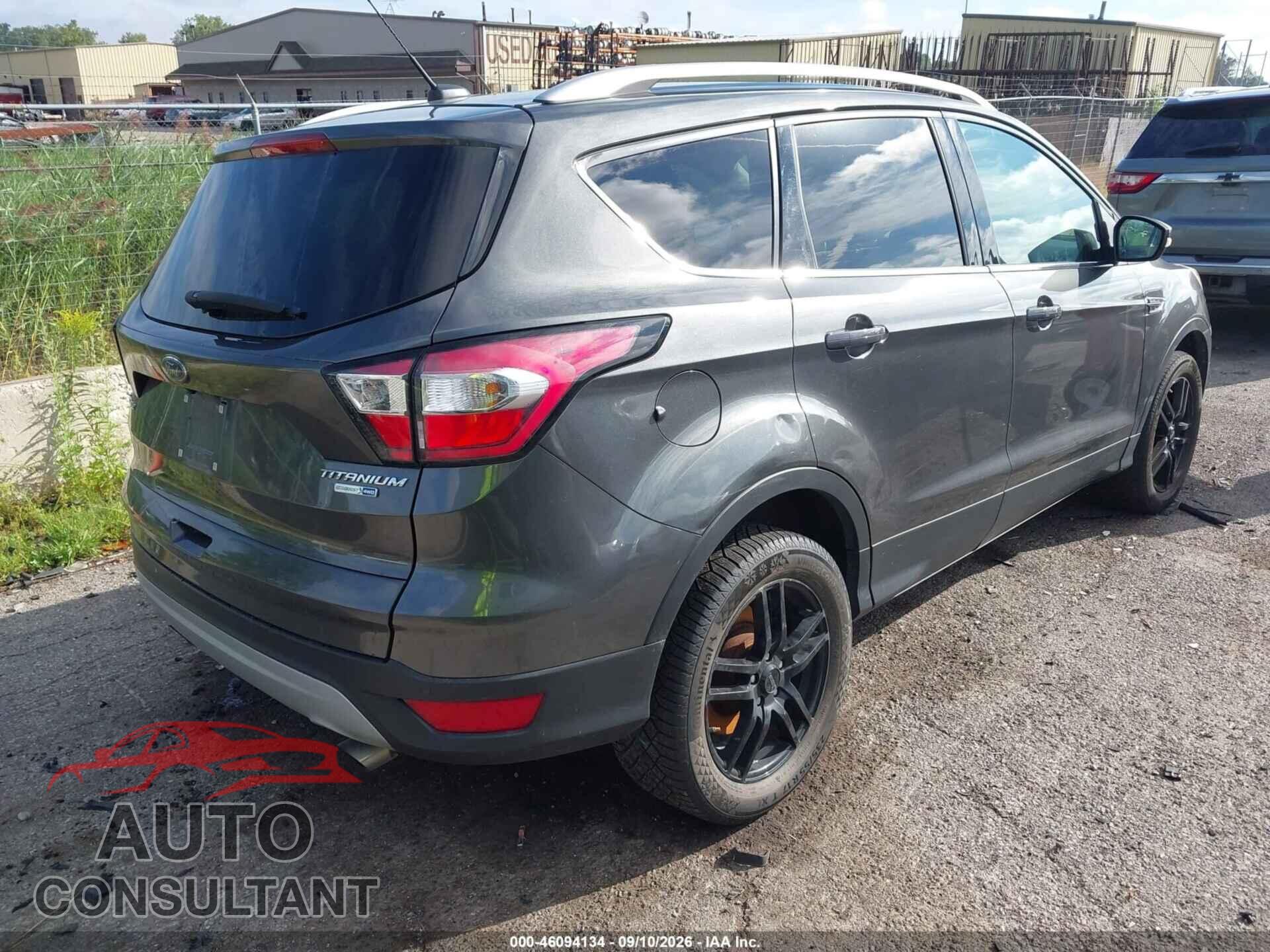 FORD ESCAPE 2017 - 1FMCU9J92HUD57764