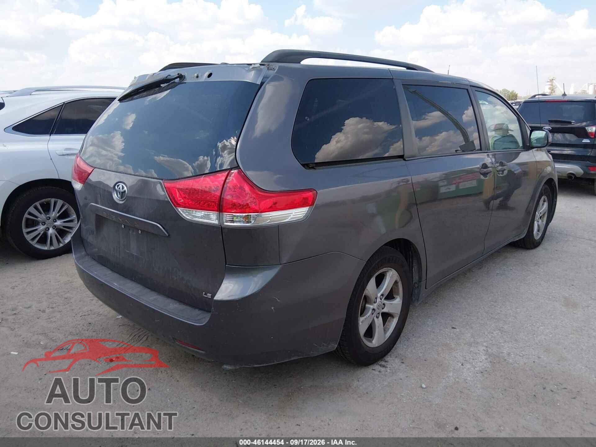 TOYOTA SIENNA 2013 - 5TDKK3DC8DS310490