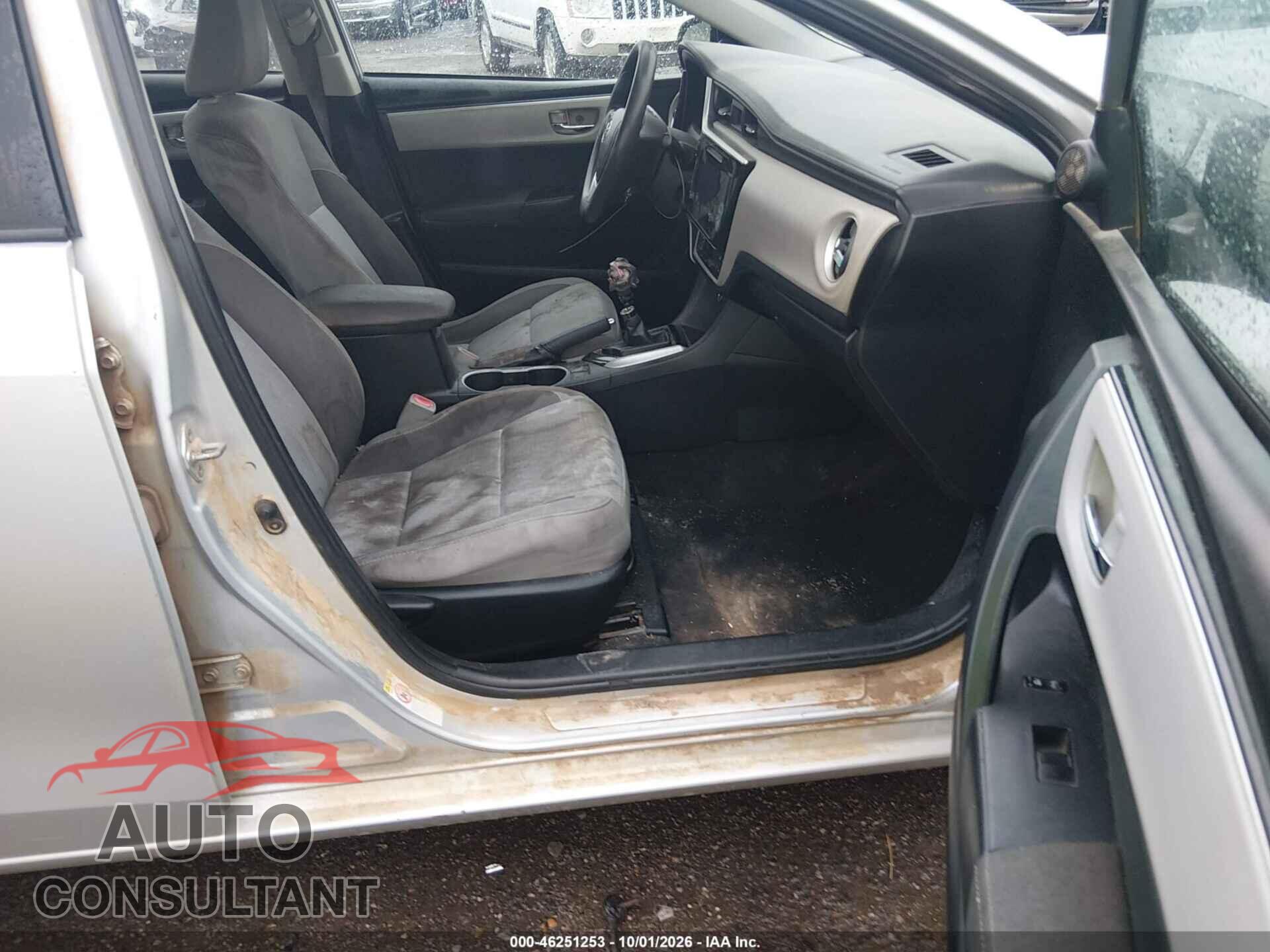 TOYOTA COROLLA 2017 - 5YFBURHE2HP631724