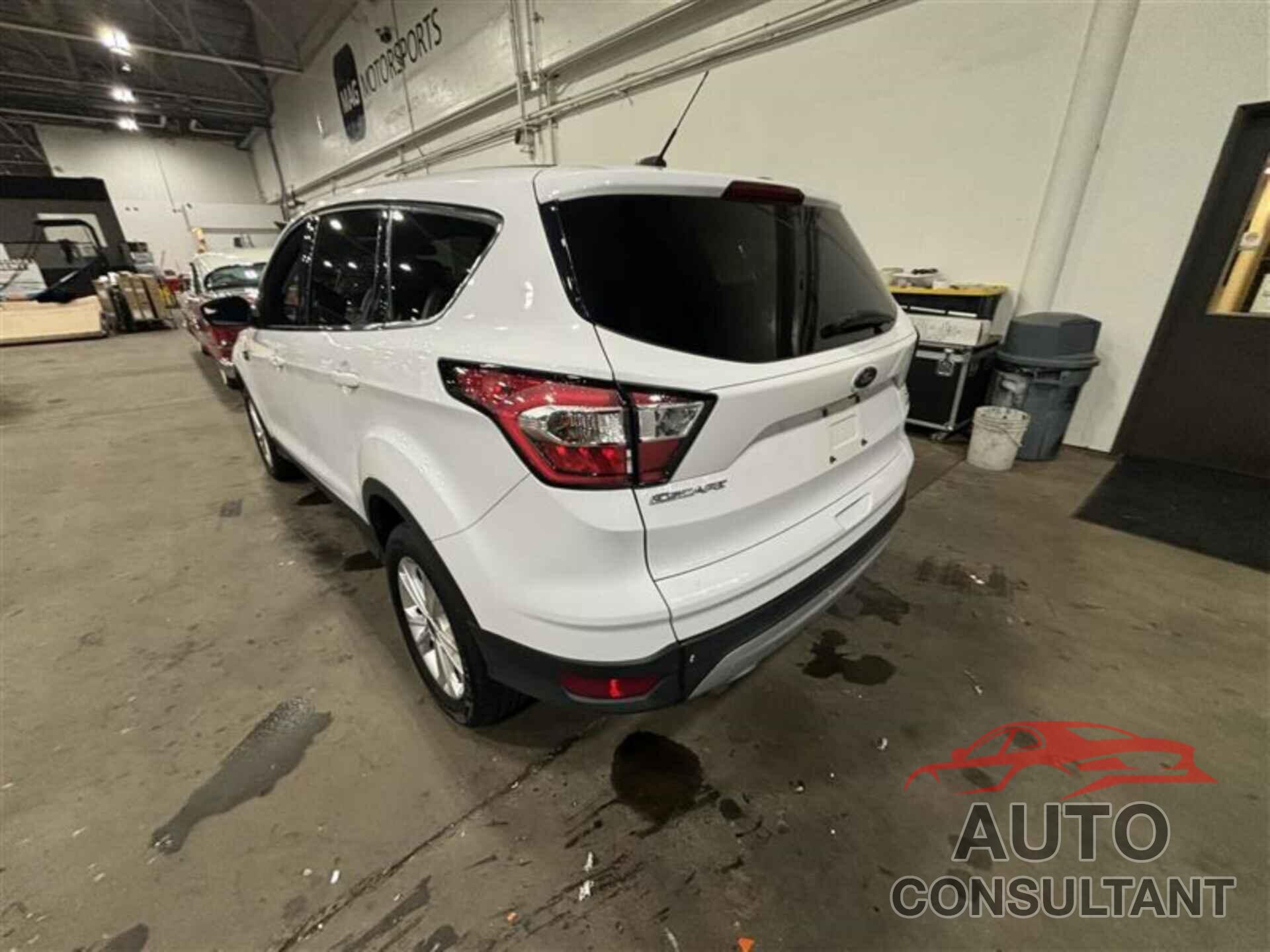 FORD ESCAPE 2017 - 1FMCU9GD1HUB03894