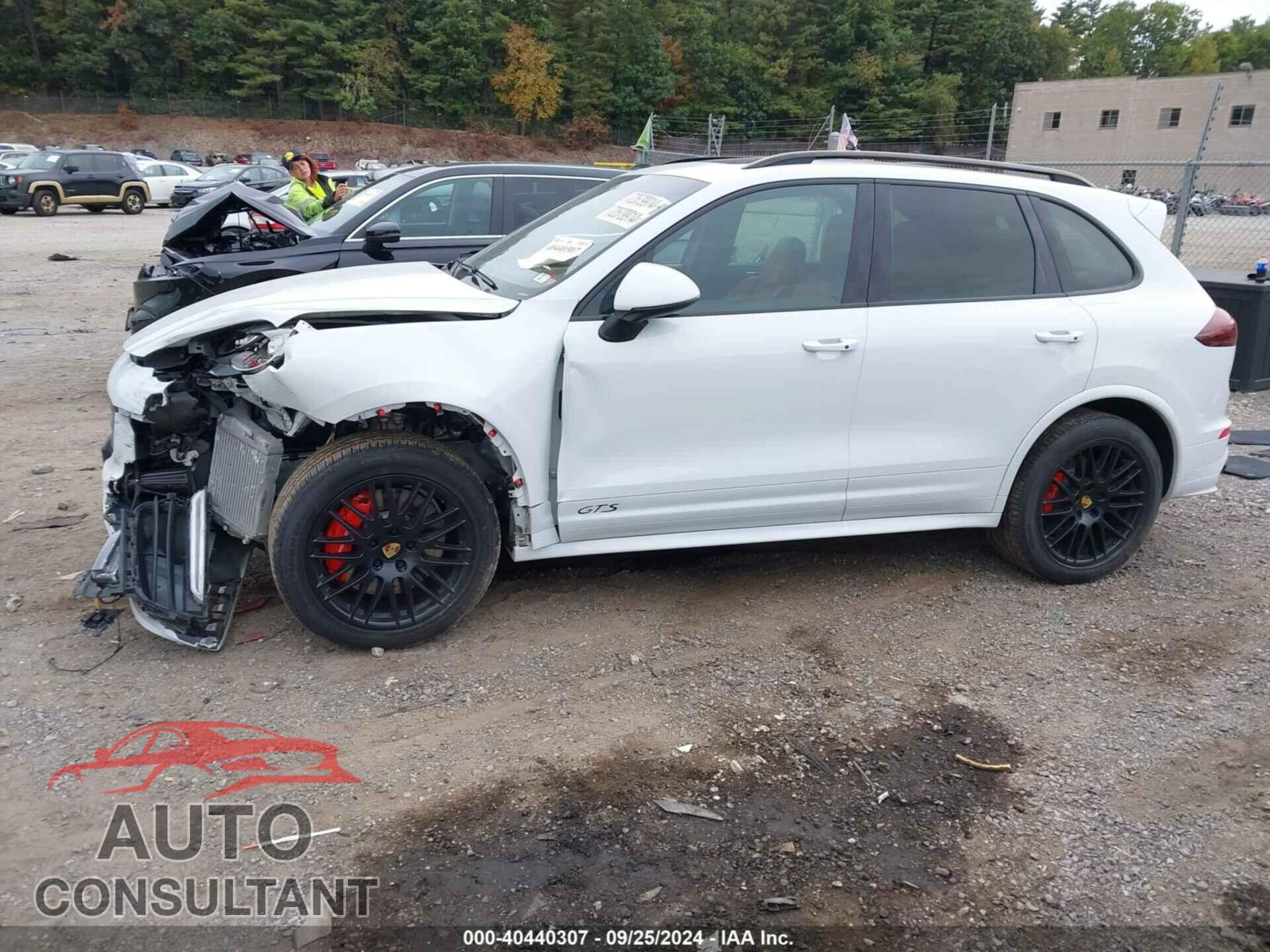 PORSCHE CAYENNE 2017 - WP1AD2A23HLA84005