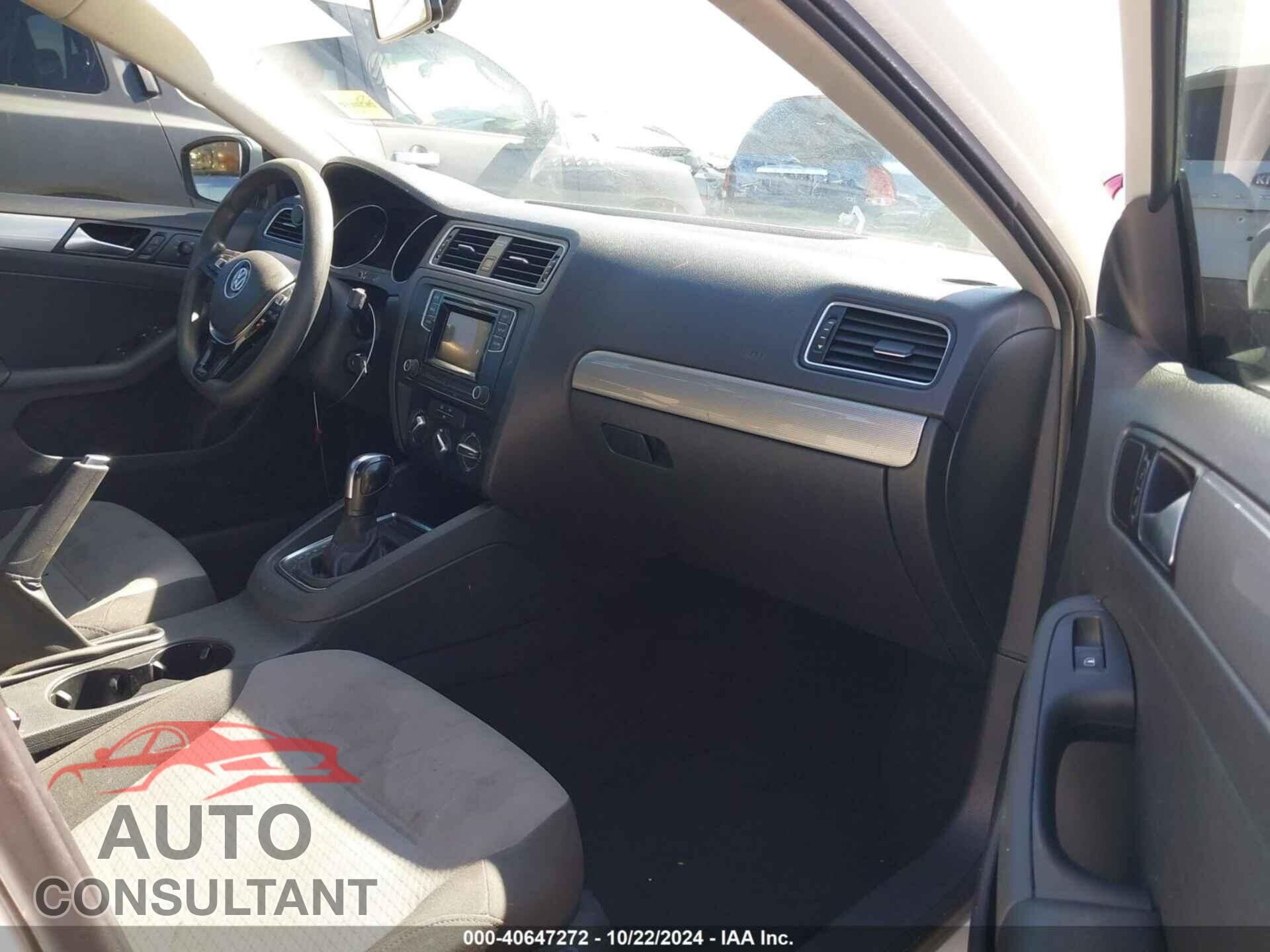 VOLKSWAGEN JETTA 2017 - 3VW2B7AJ4HM327008