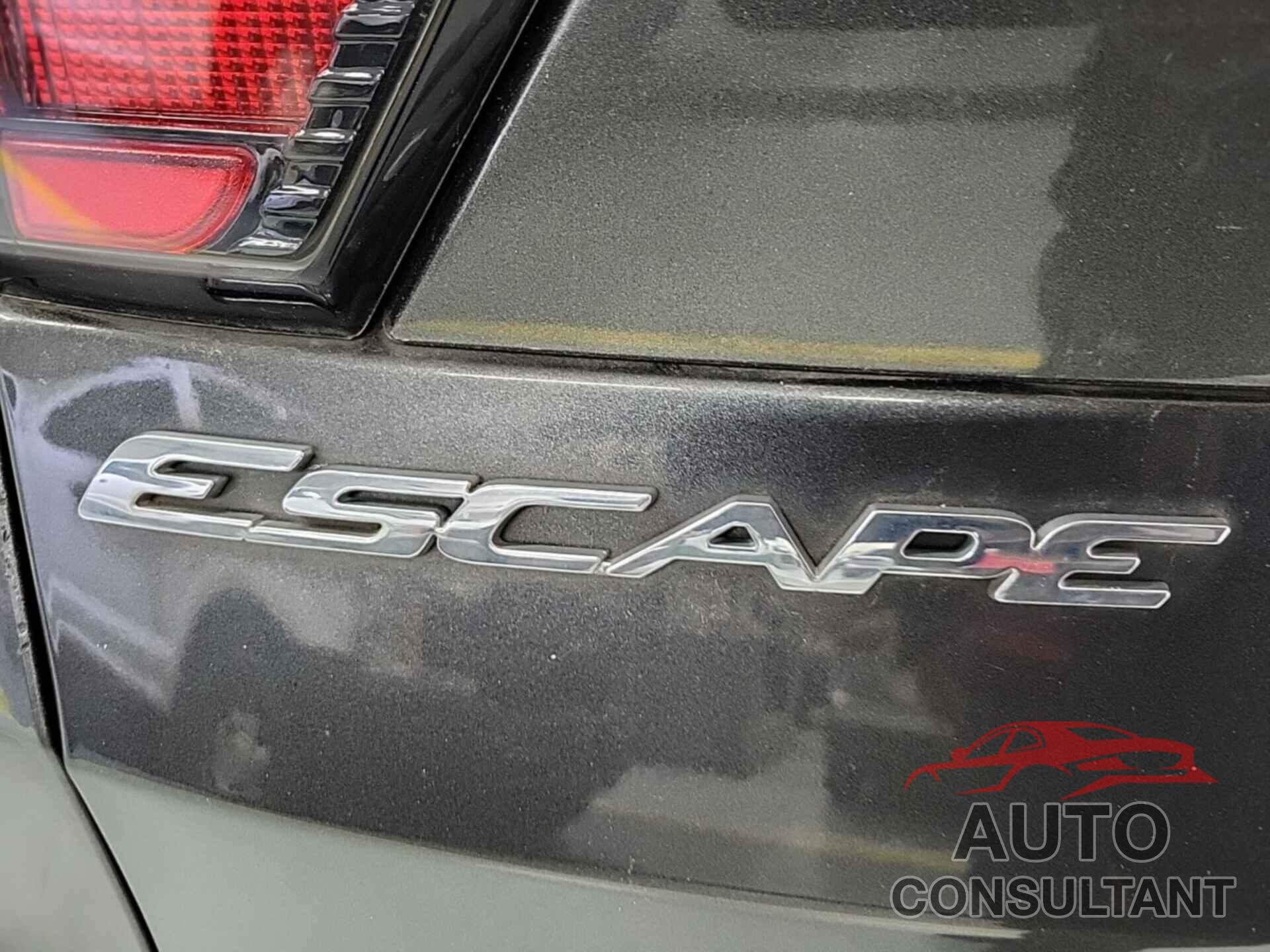 FORD ESCAPE 2018 - 1FMCU0GD4JUD39280