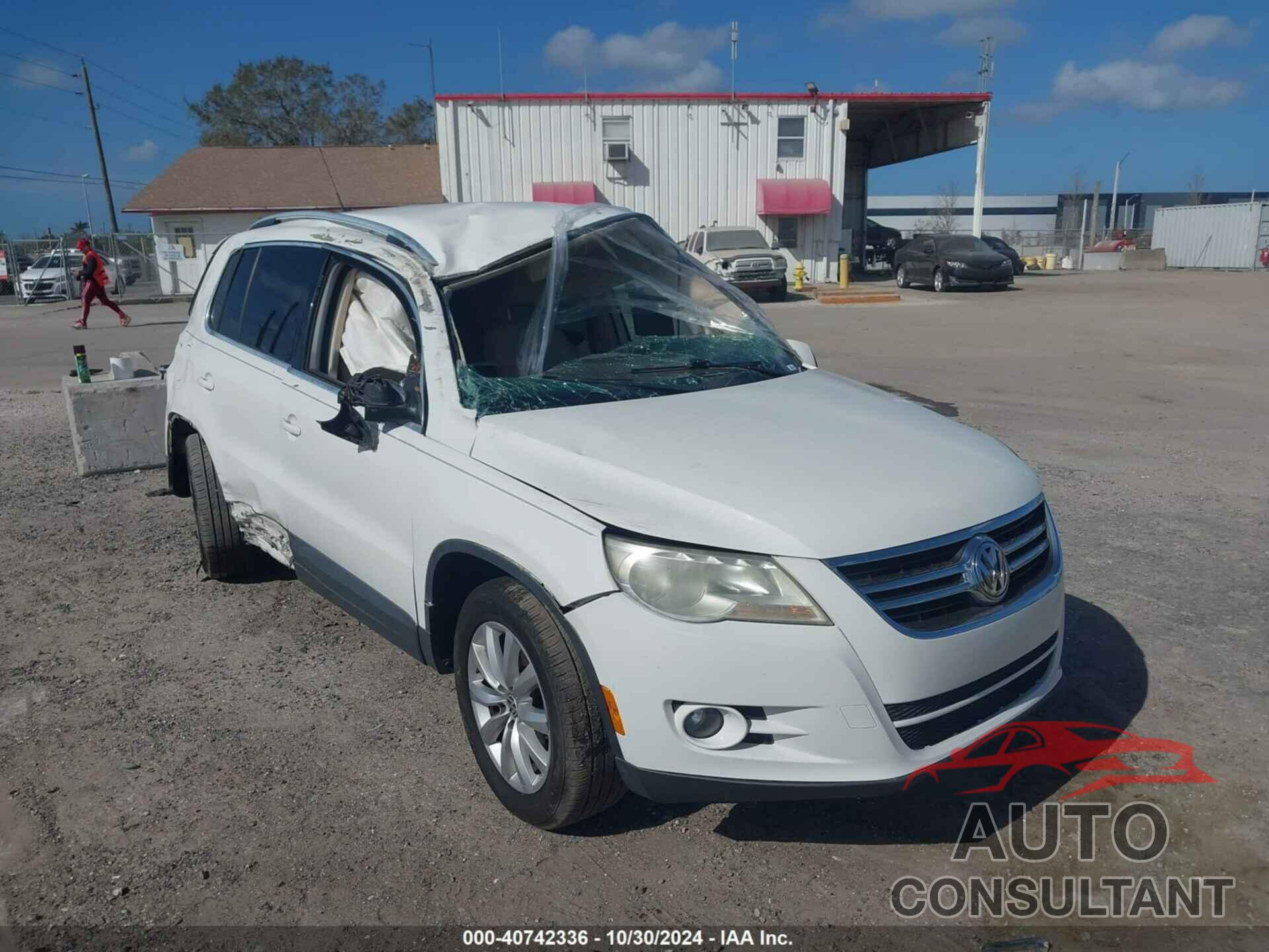 VOLKSWAGEN TIGUAN 2011 - WVGAV7AX2BW521355