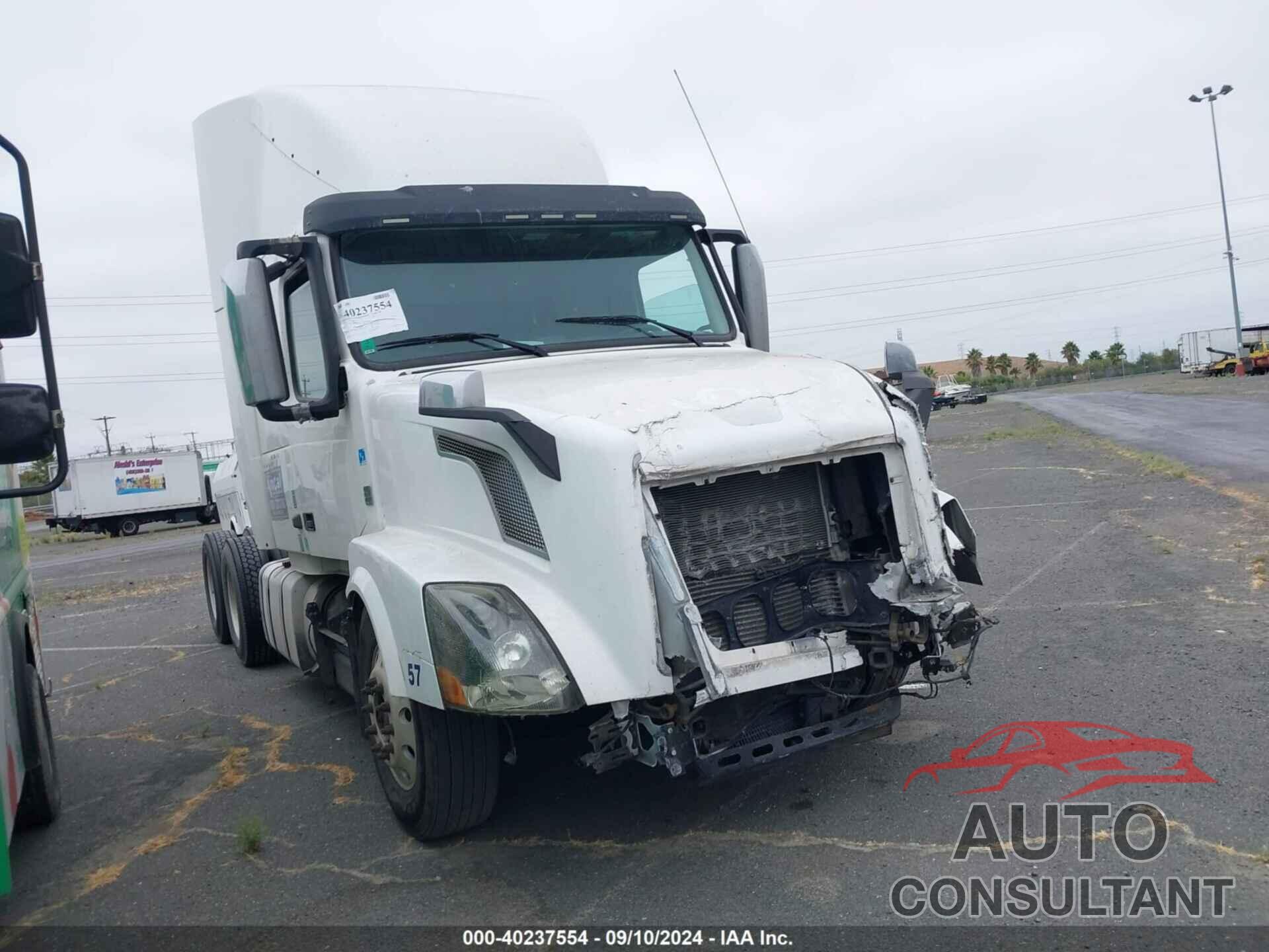 VOLVO VN 2013 - 4V4NC9EH0DN142944
