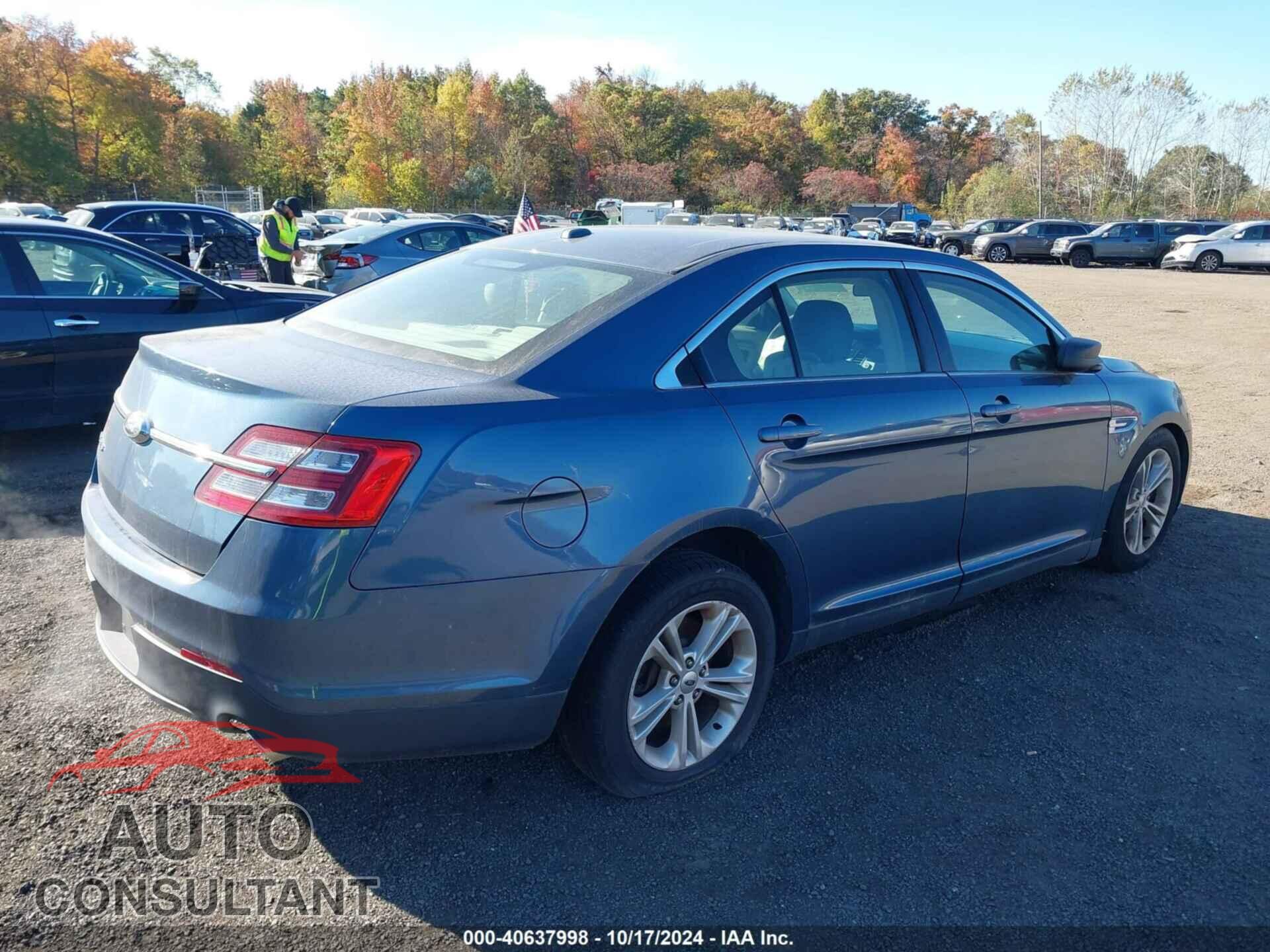 FORD TAURUS 2018 - 1FAHP2D86JG102704
